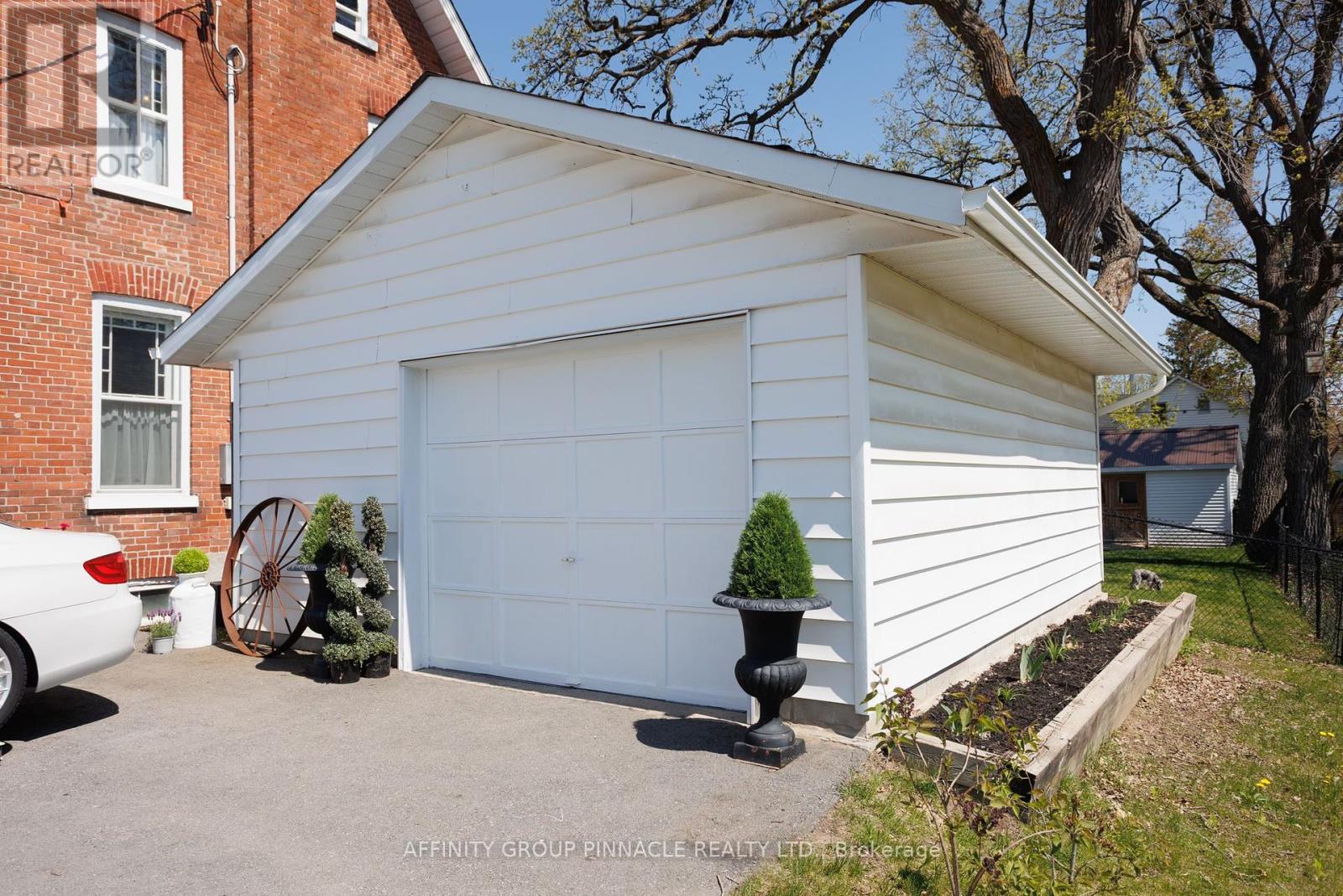 42 Oak Street, Kawartha Lakes, Ontario  K0M 1N0 - Photo 6 - X12153482