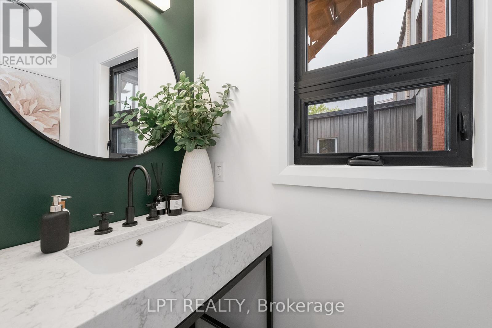 323 Booth Street, Ottawa, Ontario  K1R 7K1 - Photo 18 - X12153508