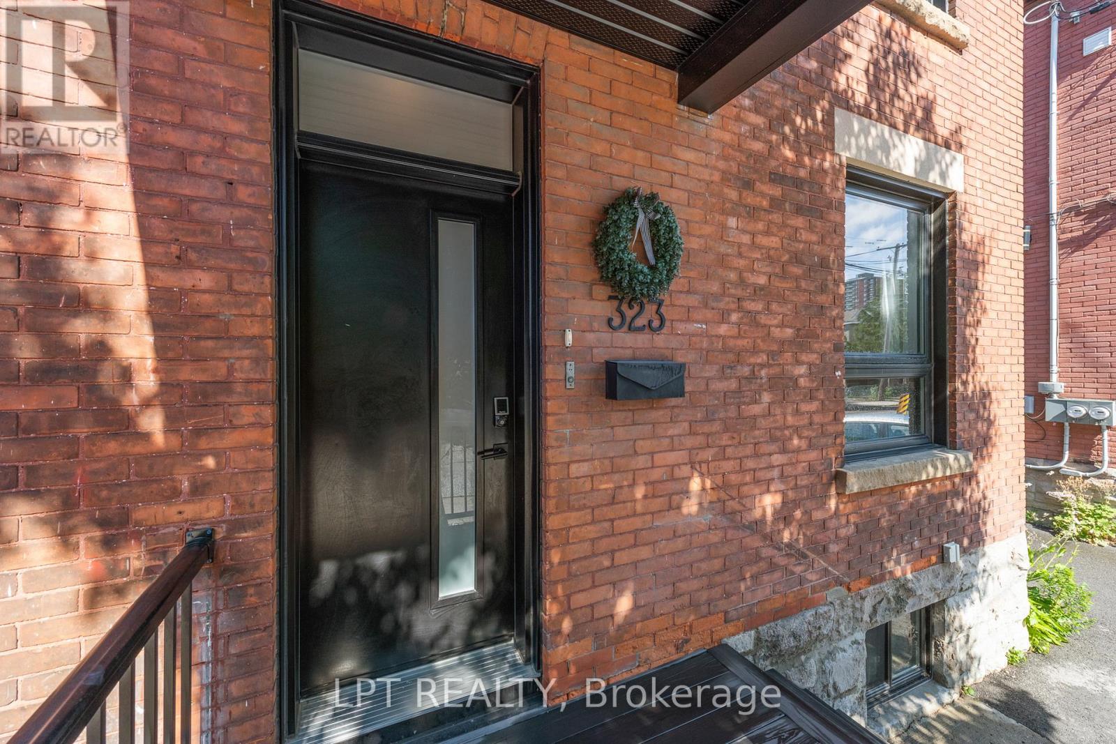 323 Booth Street, Ottawa, Ontario  K1R 7K1 - Photo 2 - X12153508