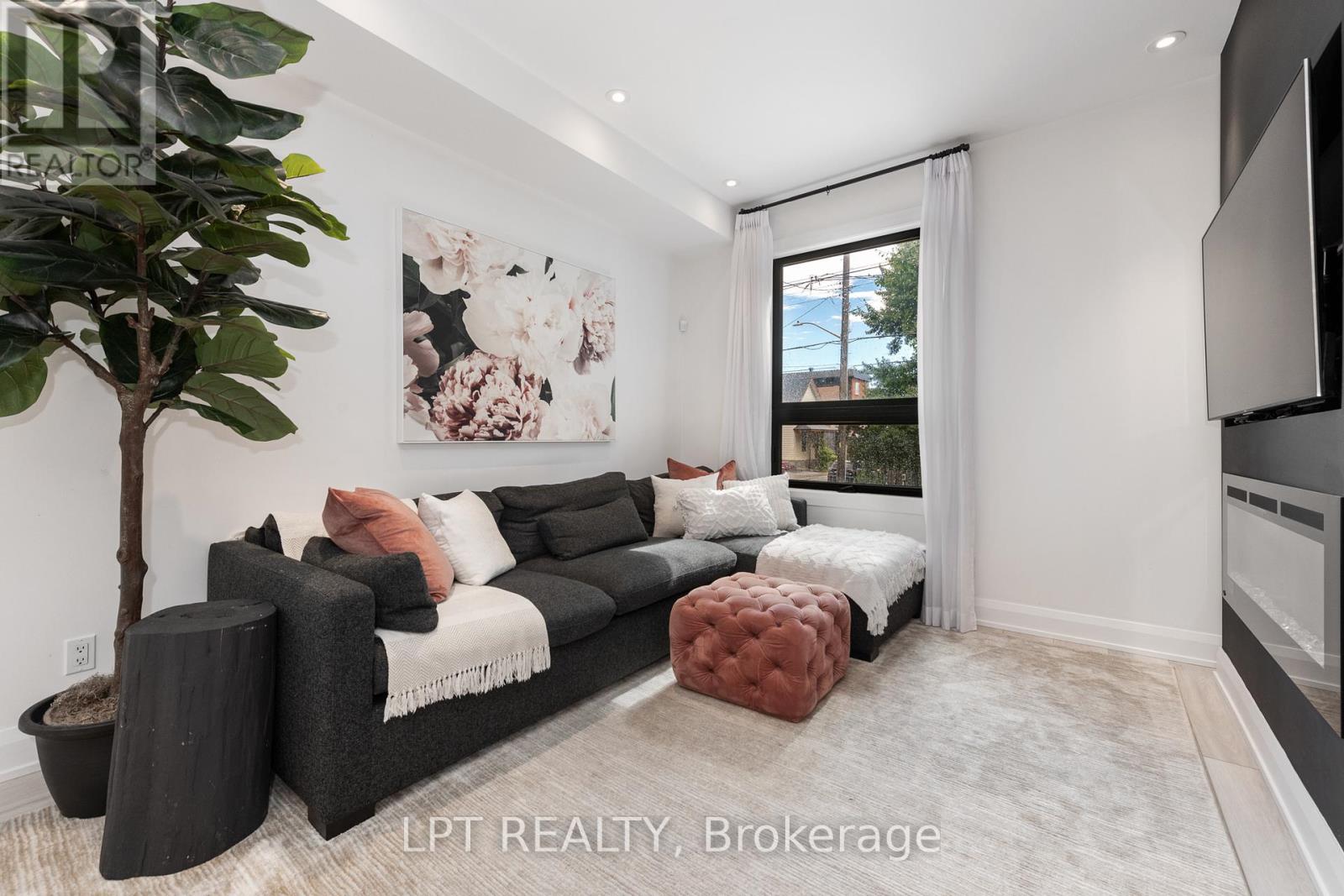 323 Booth Street, Ottawa, Ontario  K1R 7K1 - Photo 5 - X12153508