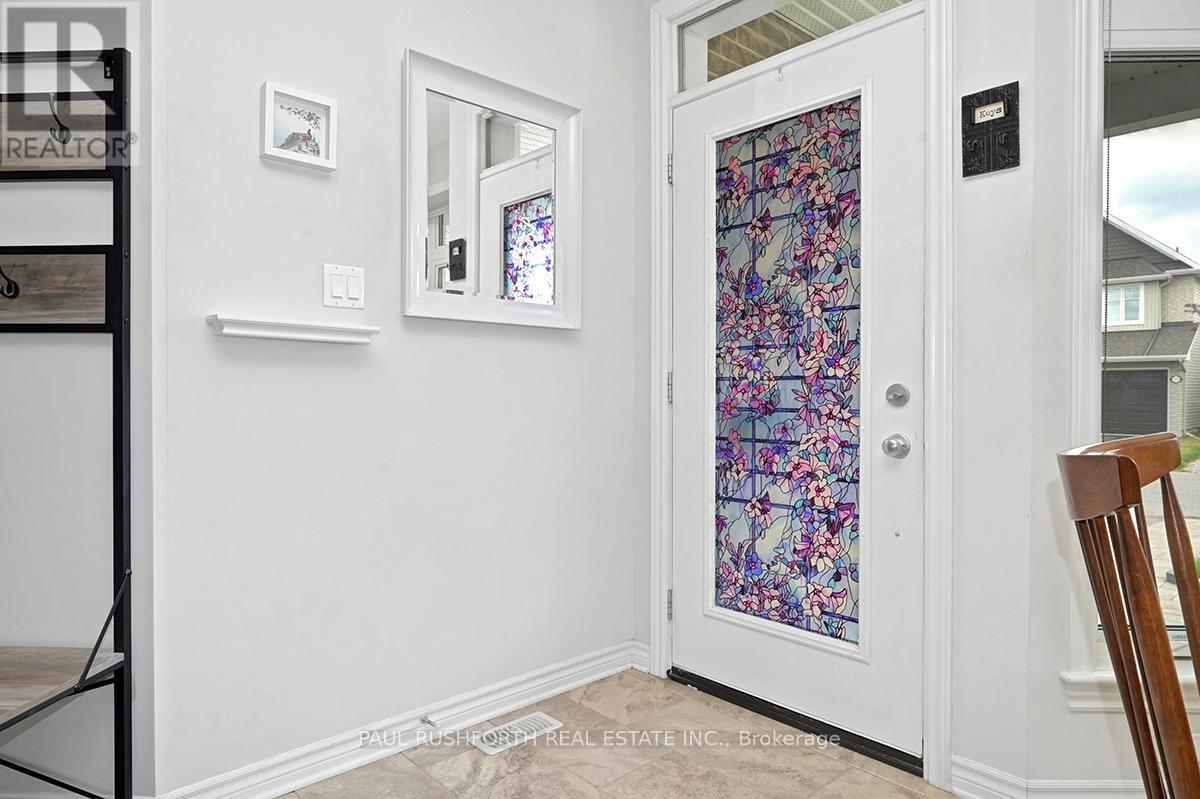 Property at 552 SILVERBELL CRESCENT image 3