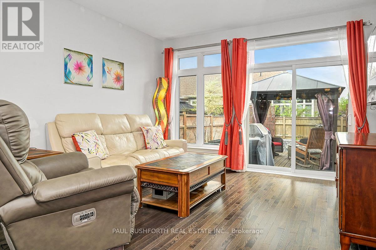 Property at 552 SILVERBELL CRESCENT image 4