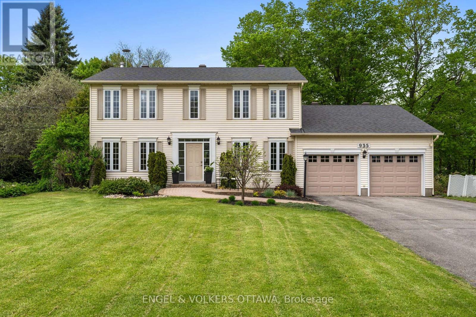 Property at 935 FIELDOWN STREET image 1