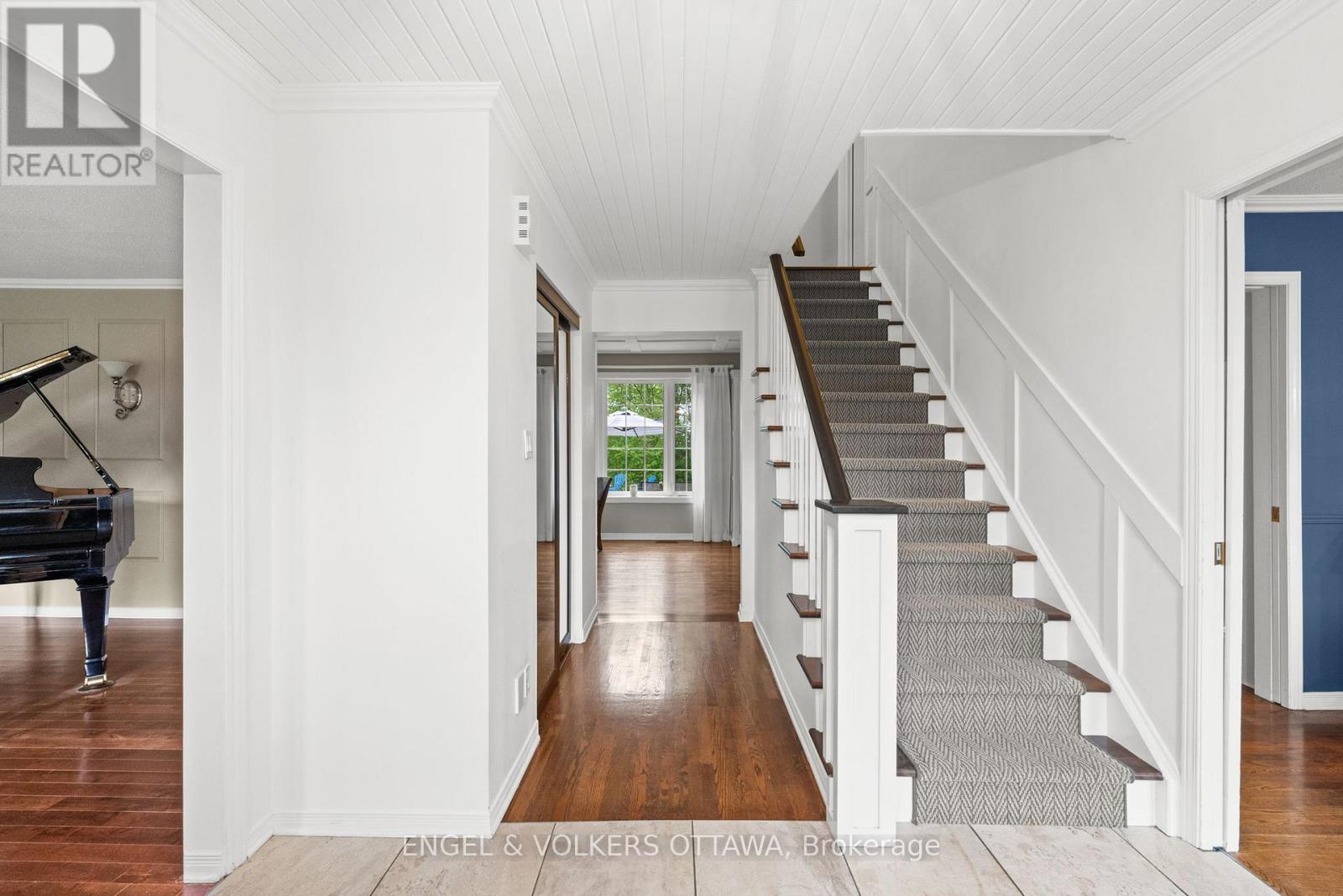 Property at 935 FIELDOWN STREET image 3
