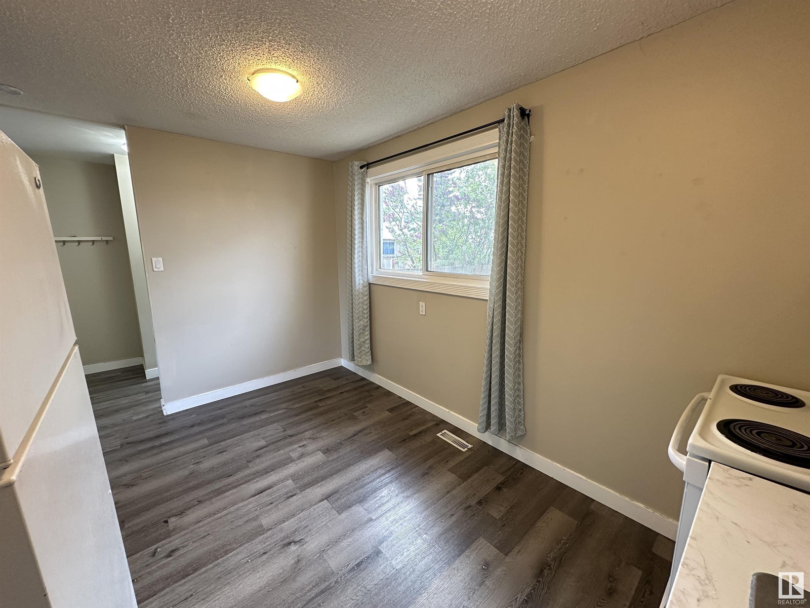 1533 Knottwood N Nw, Edmonton, Alberta  T6K 2K1 - Photo 9 - E4436837