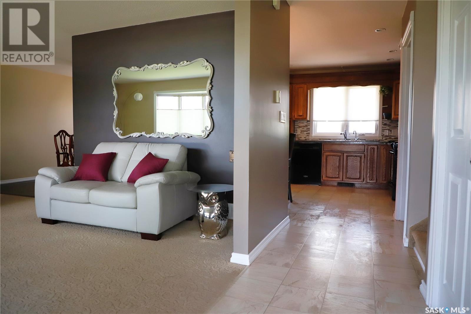 Property at 18 Vanier DRIVE image 3