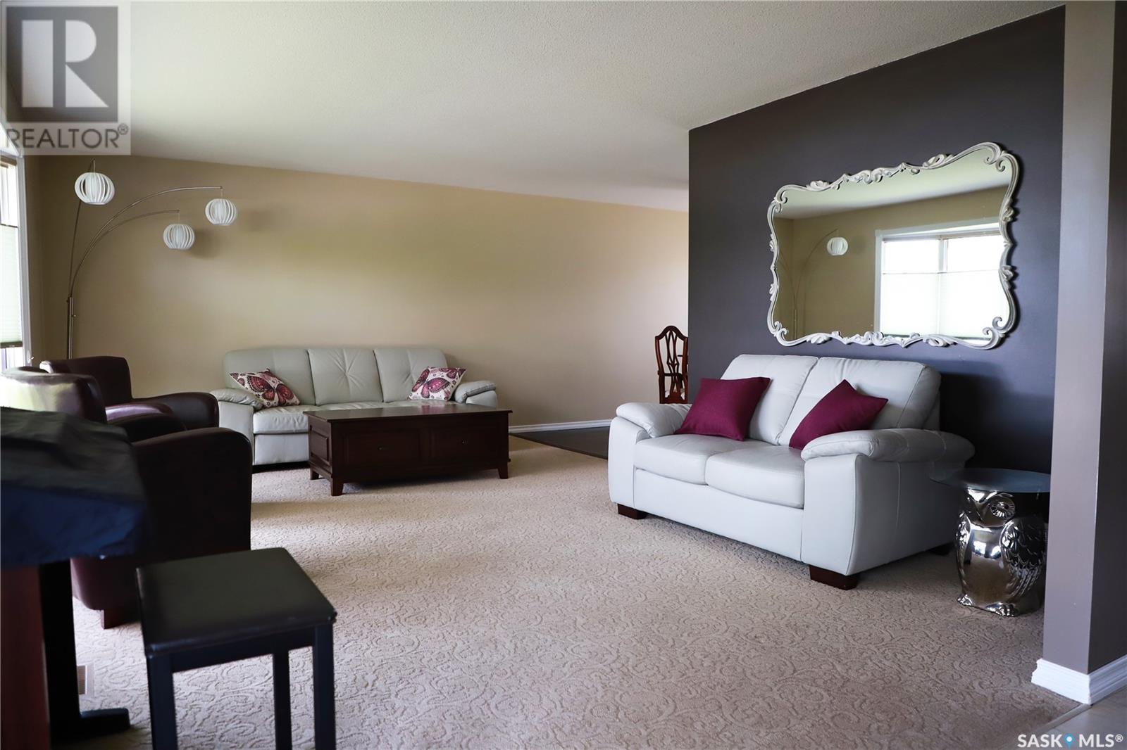 Property at 18 Vanier DRIVE image 4