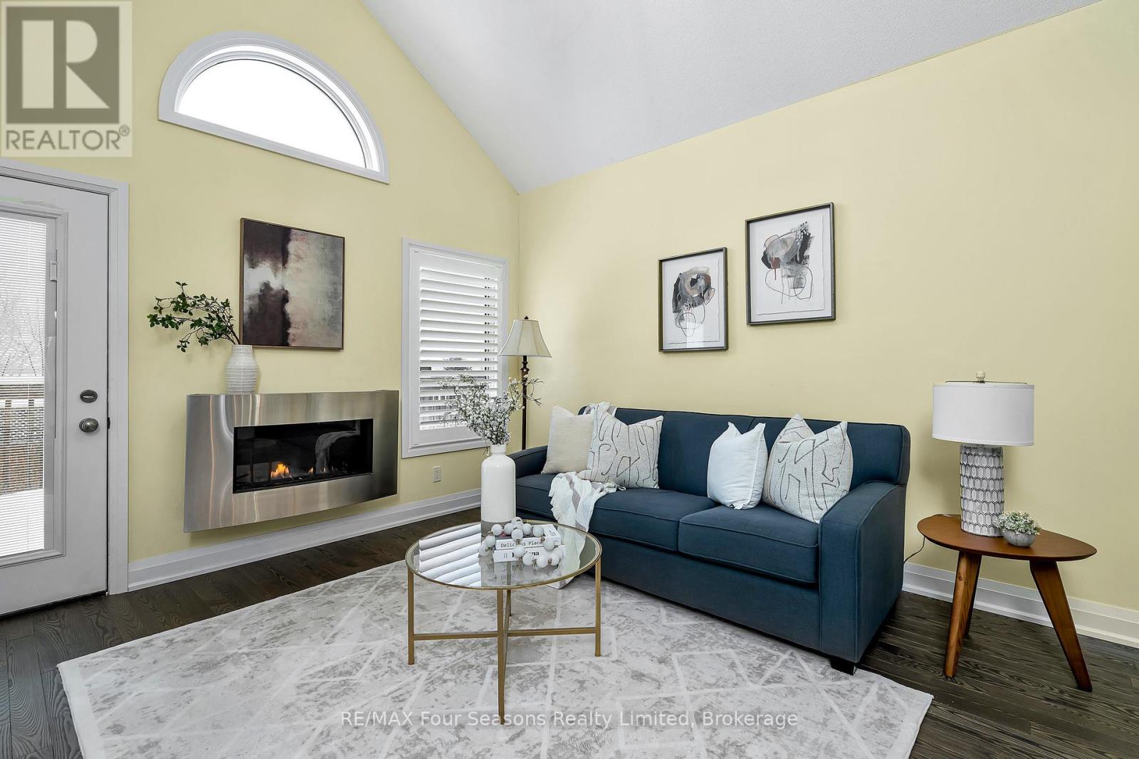 Property at 16 KARI CRESCENT image 3