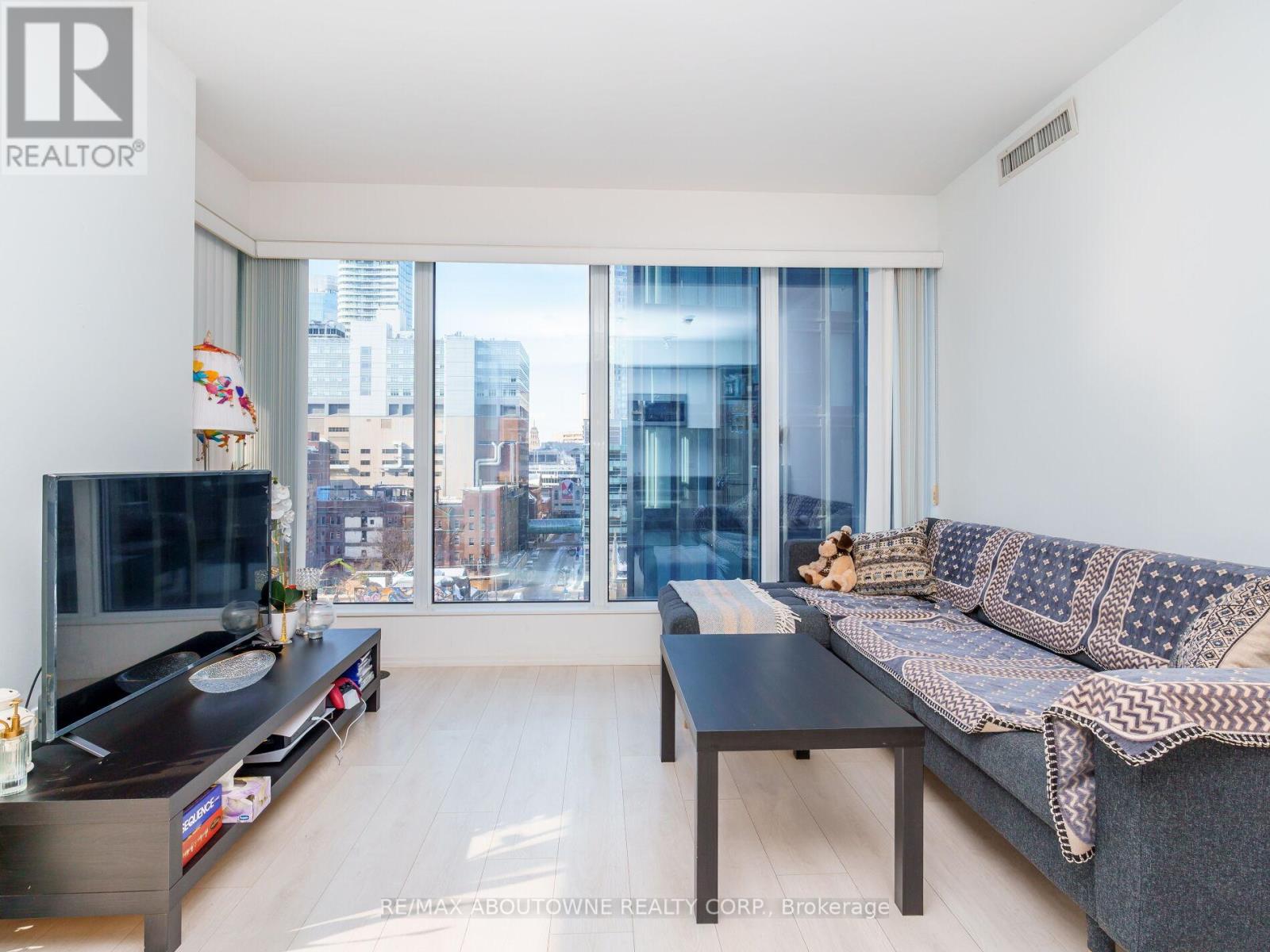 1005 - 68 Shuter Street, Toronto, Ontario  M5B 1B4 - Photo 10 - C12153476