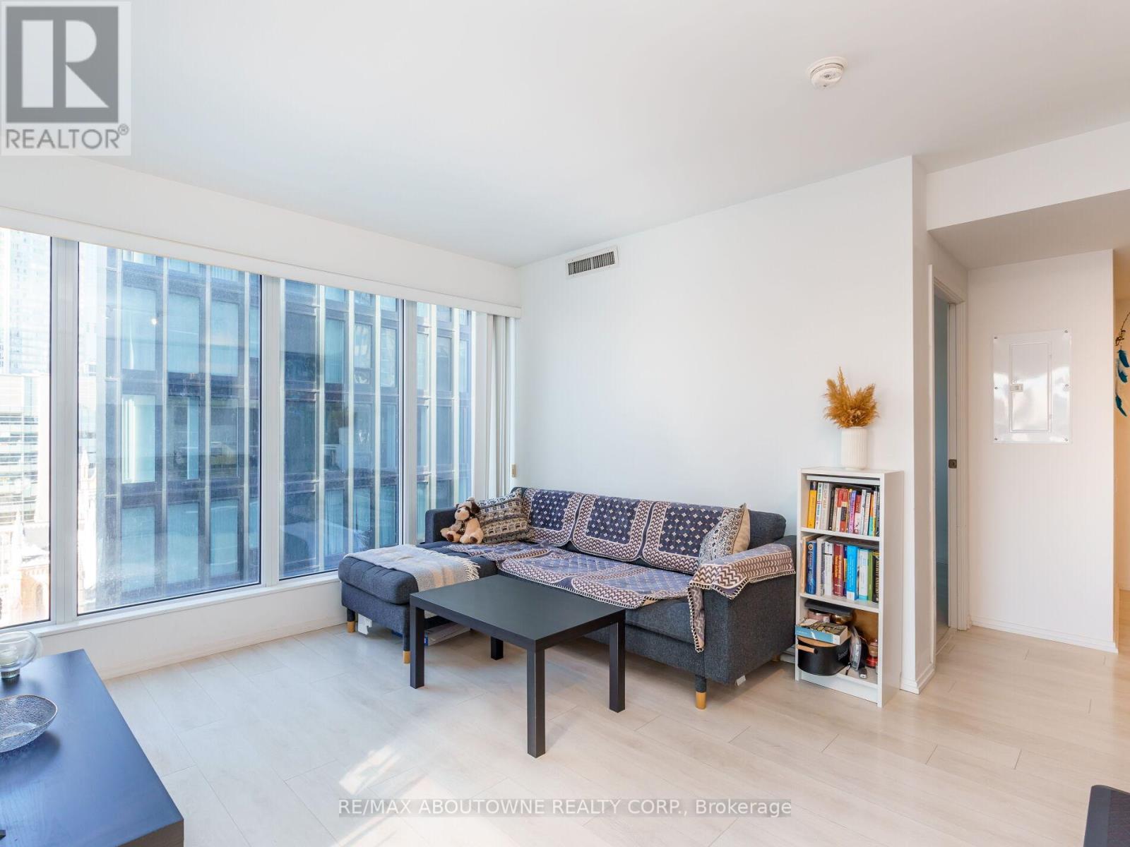1005 - 68 Shuter Street, Toronto, Ontario  M5B 1B4 - Photo 11 - C12153476