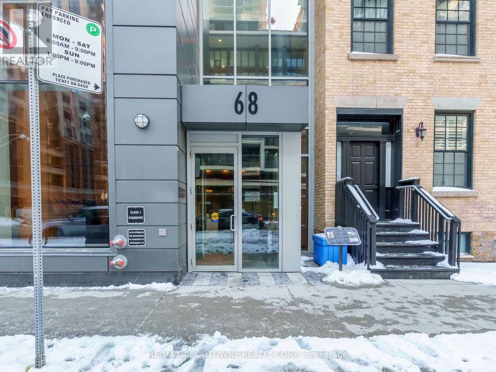 1005 - 68 Shuter Street, Toronto, Ontario  M5B 1B4 - Photo 4 - C12153476