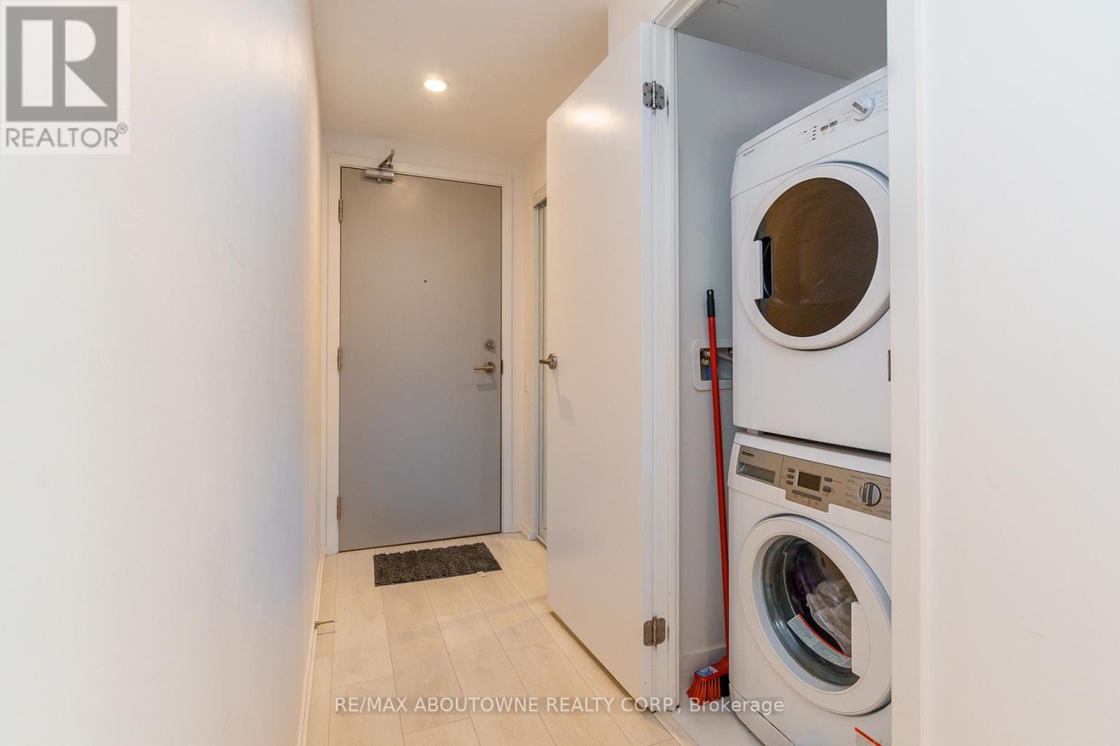 1005 - 68 Shuter Street, Toronto, Ontario  M5B 1B4 - Photo 8 - C12153476