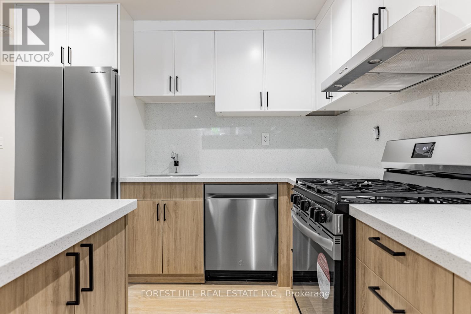 Lower - 124 Kenwood Avenue, Toronto, Ontario  M6C 2S3 - Photo 8 - C12153541