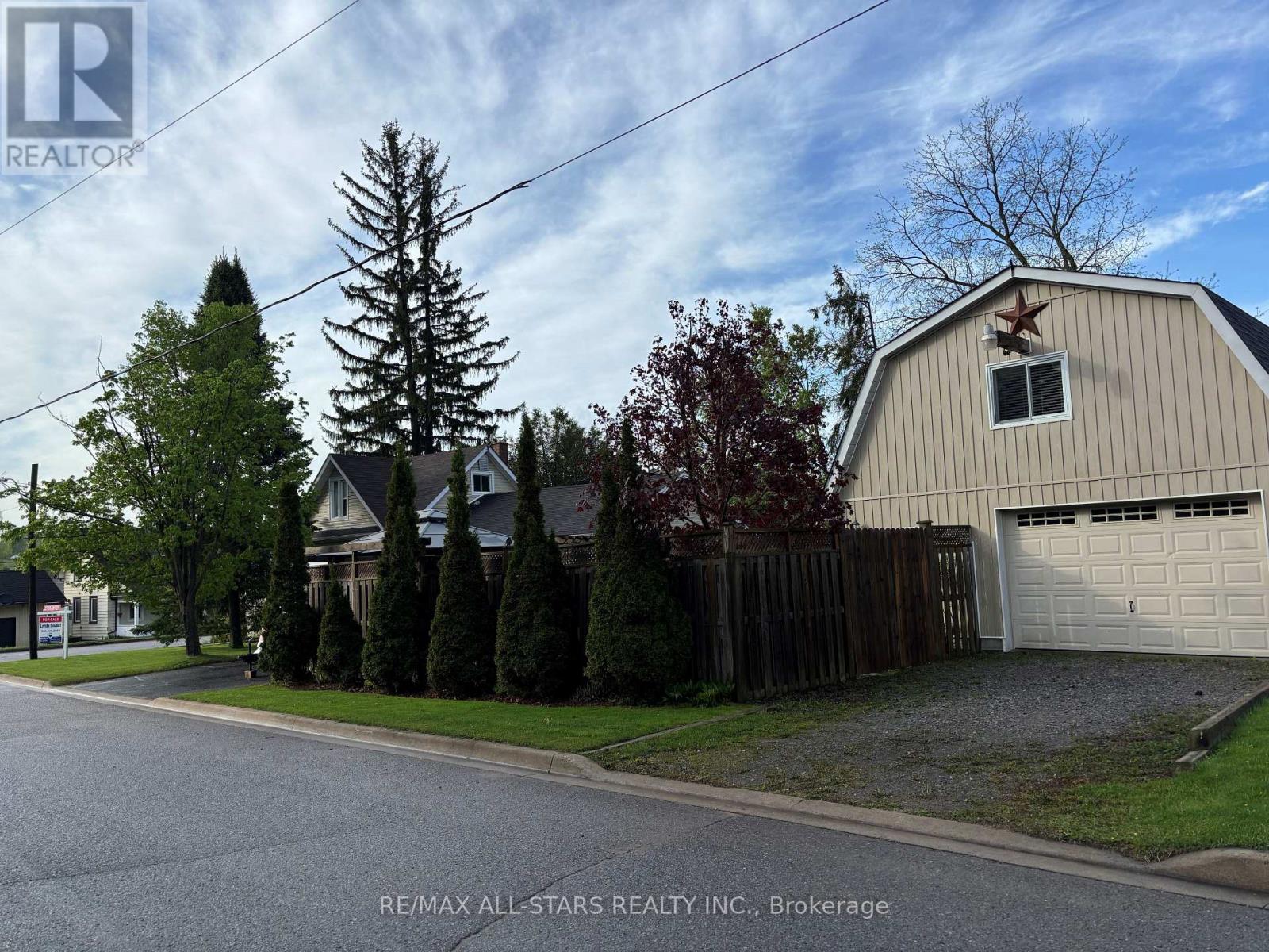 2 HENRIETTA STREET, Scugog, Ontario