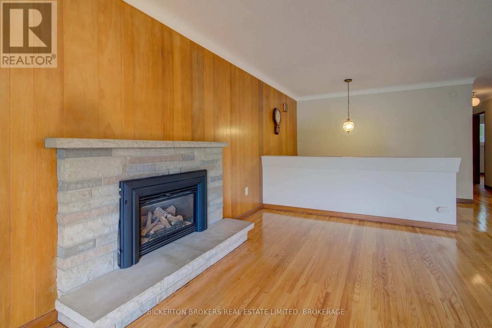 355 Elizabeth Drive, Gananoque, Ontario  K7G 1P6 - Photo 12 - X12153737