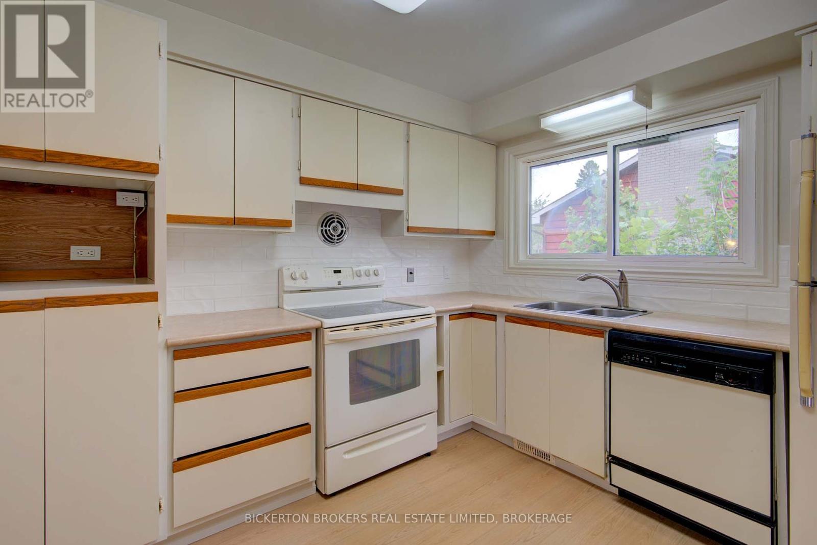 355 Elizabeth Drive, Gananoque, Ontario  K7G 1P6 - Photo 20 - X12153737