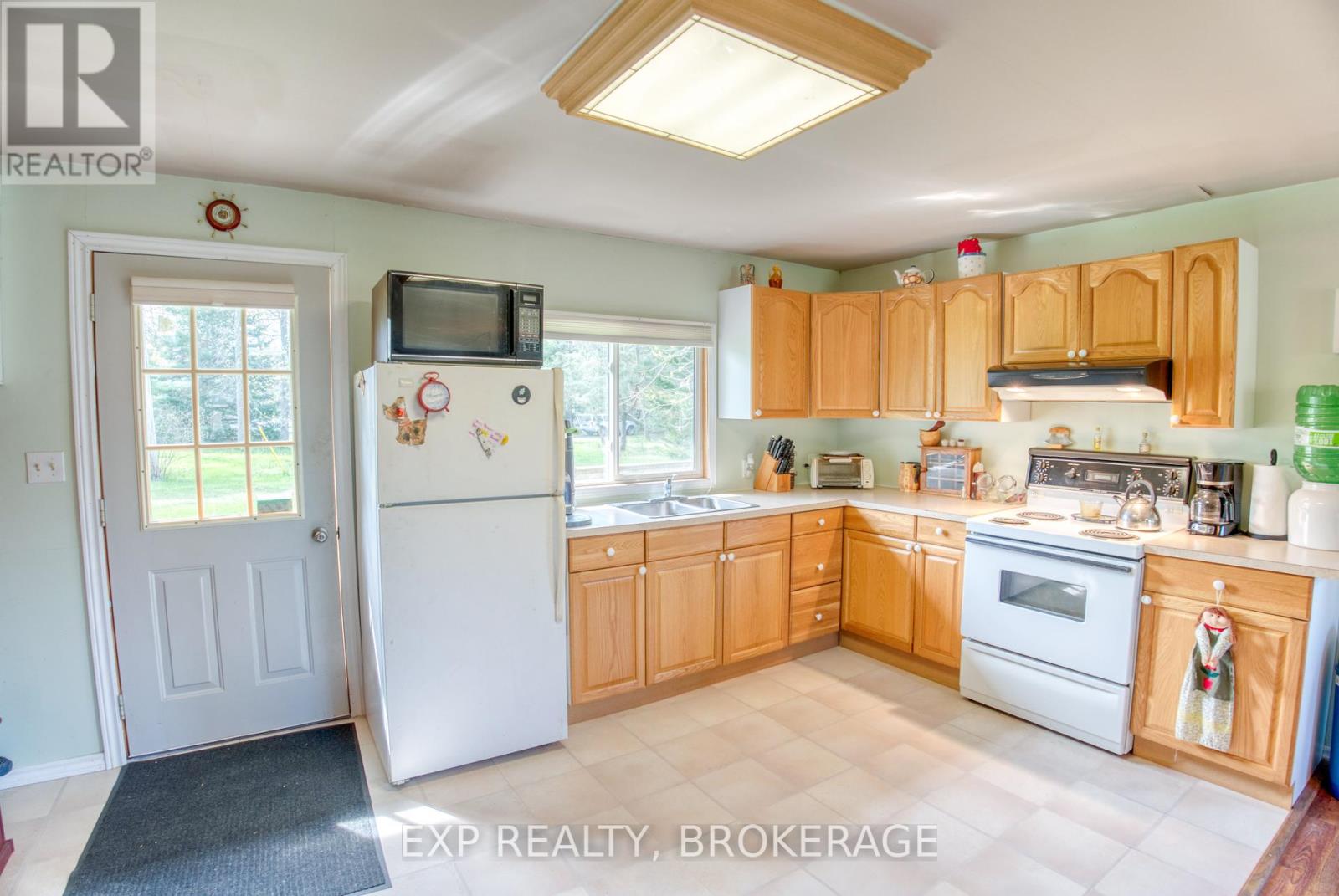 1013 Turner Way, Central Frontenac, Ontario  K0H 1B0 - Photo 6 - X12153785