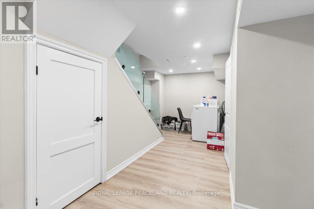 92 Lund Street, Richmond Hill, Ontario  L4C 5V9 - Photo 25 - N12153538