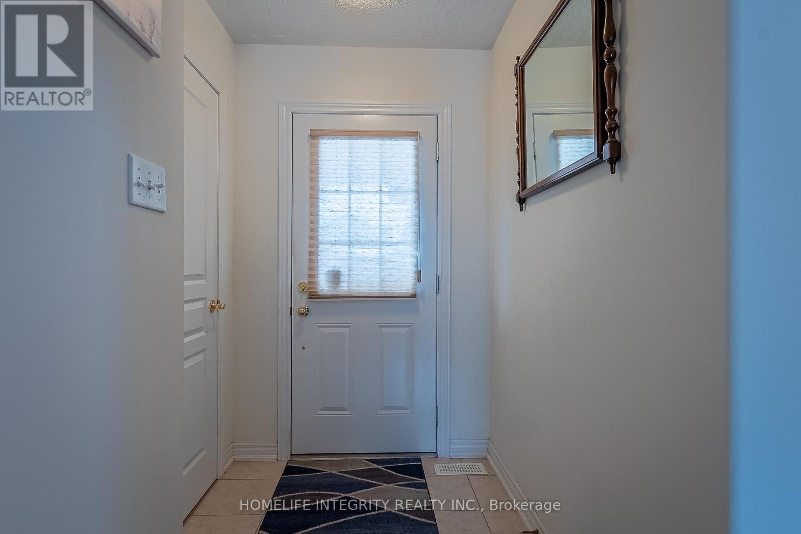 32 Mcmulkin Street, New Tecumseth, Ontario  L9R 0A9 - Photo 3 - N12153539