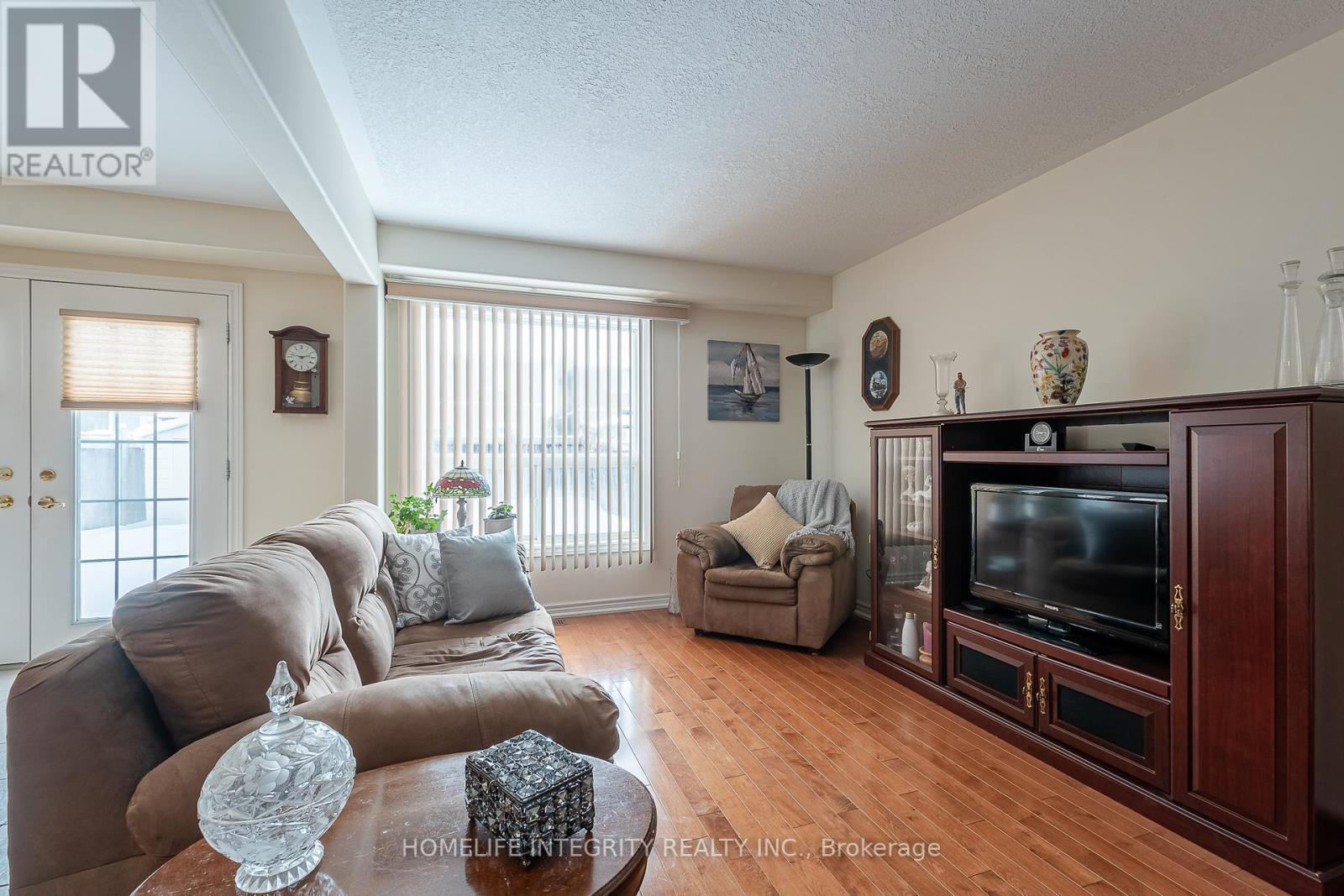 32 Mcmulkin Street, New Tecumseth, Ontario  L9R 0A9 - Photo 4 - N12153539