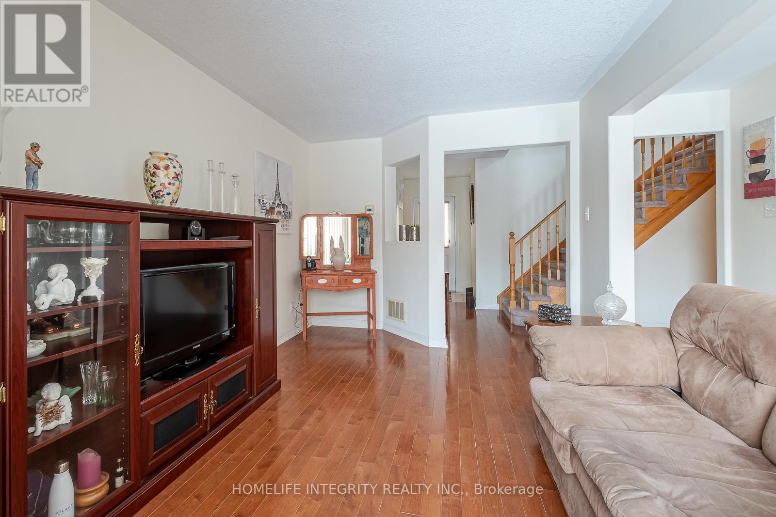 32 Mcmulkin Street, New Tecumseth, Ontario  L9R 0A9 - Photo 7 - N12153539