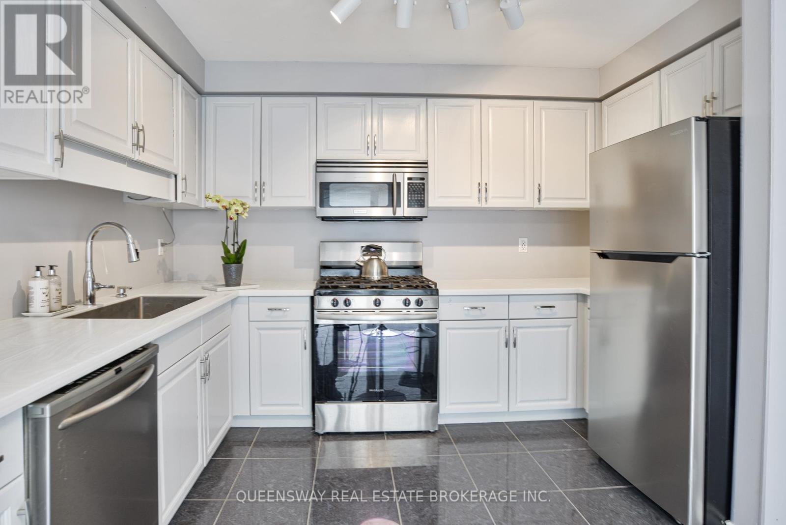 10 Lewis Drive, Orillia, Ontario  L3V 7S5 - Photo 9 - S12153517