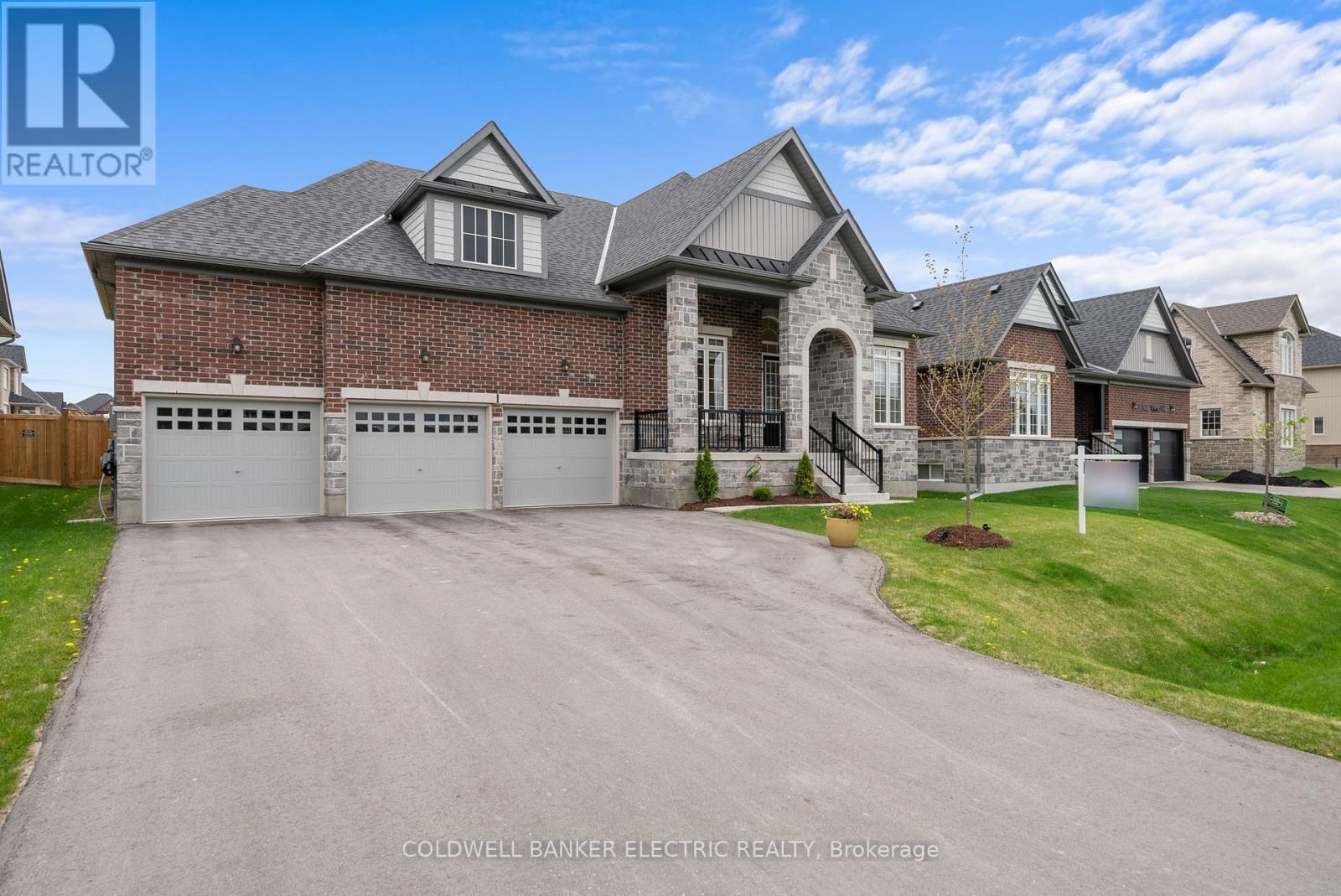 11 GOLDEN MEADOWS DRIVE, Otonabee-South Monaghan, Ontario