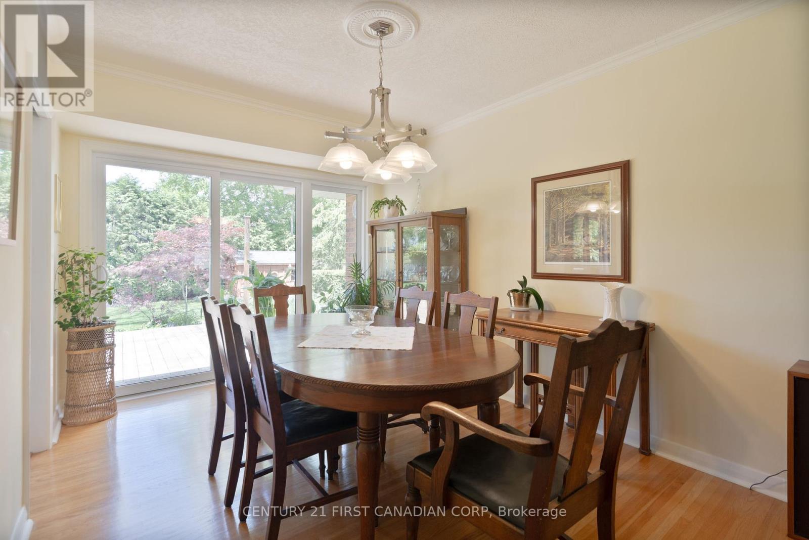 631 Oakridge Drive E, London North (North P), Ontario  N6H 3G3 - Photo 10 - X12153758