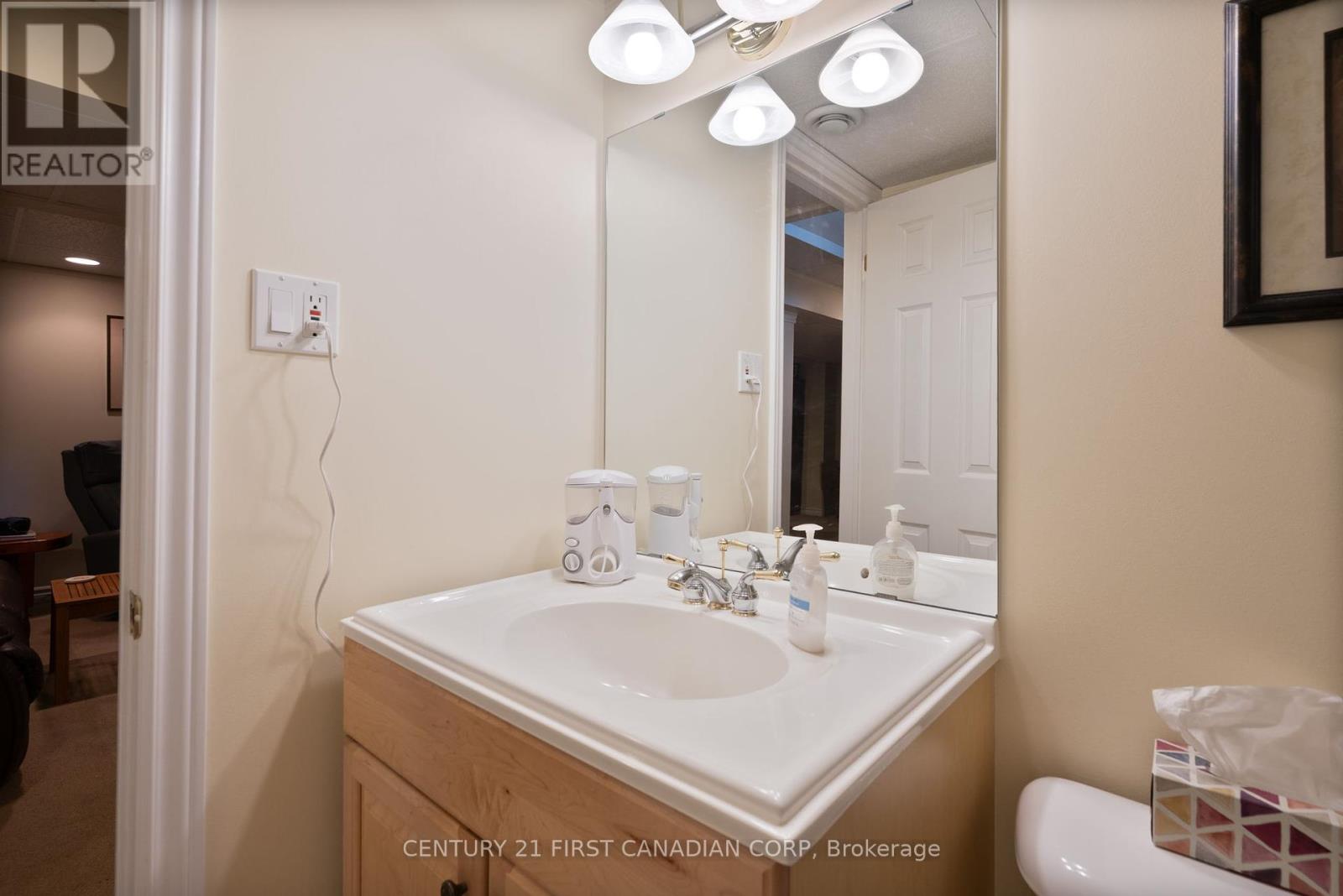 631 Oakridge Drive E, London North (North P), Ontario  N6H 3G3 - Photo 29 - X12153758