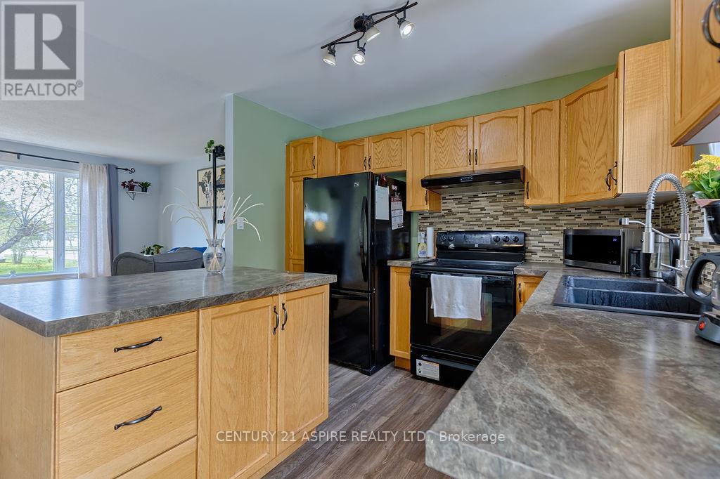 2 Sammy Drive, Petawawa, Ontario  K8H 3P7 - Photo 11 - X12153734
