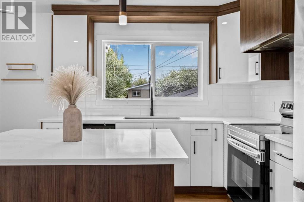 114 Dovercliffe Close Se, Calgary, Alberta  T2B 1W3 - Photo 7 - A2221809
