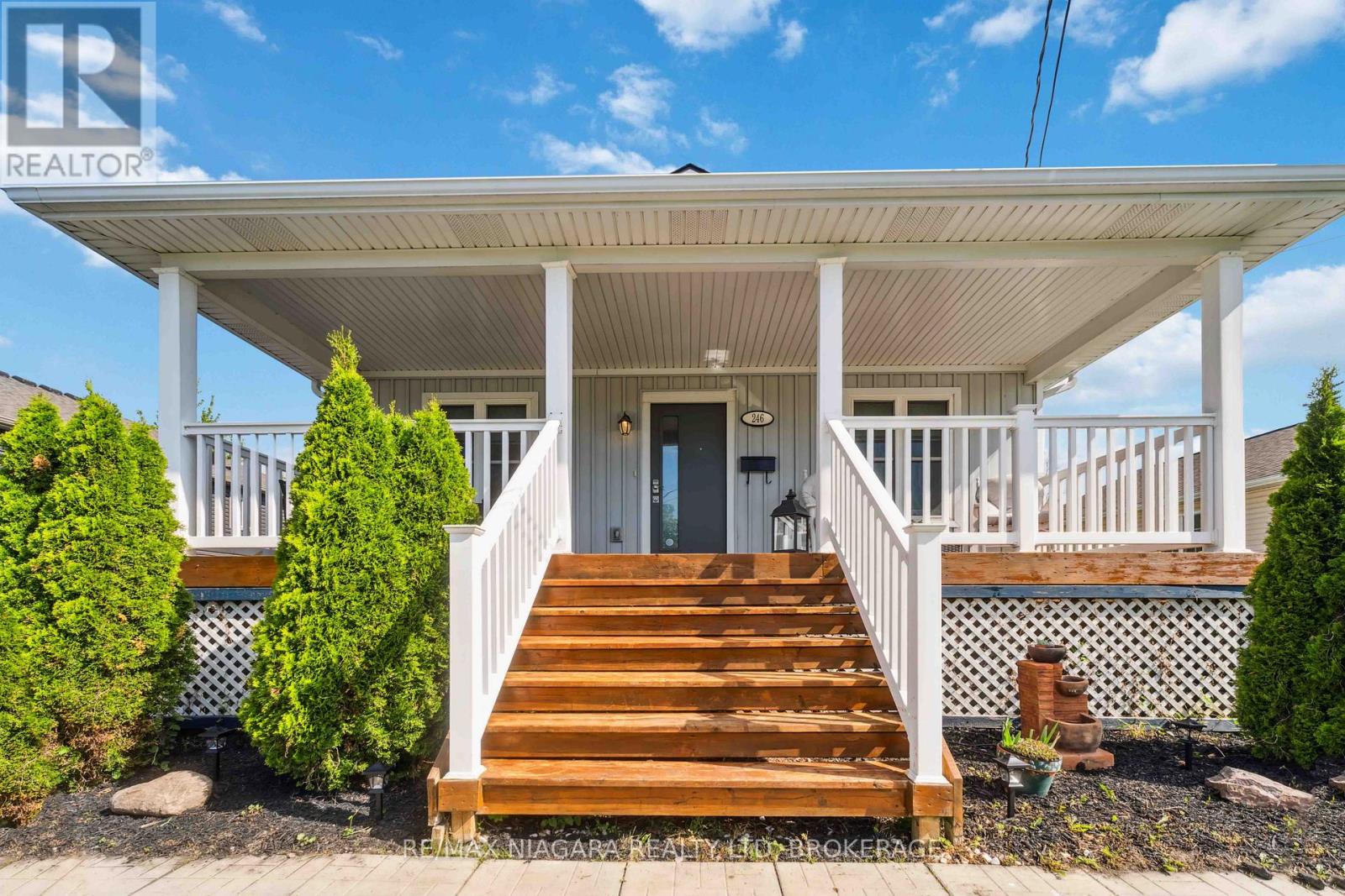 246 Martin Street, Welland, Ontario  L3C 7L5 - Photo 2 - X12153673