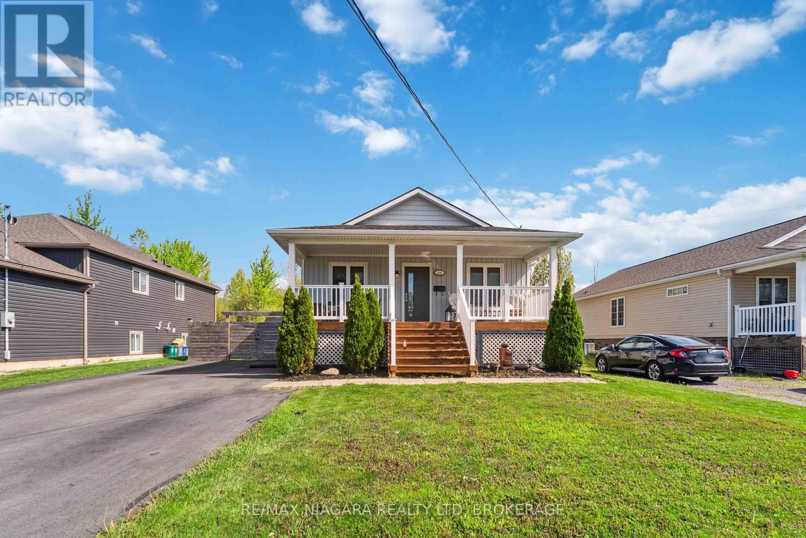 246 Martin Street, Welland, Ontario  L3C 7L5 - Photo 3 - X12153673