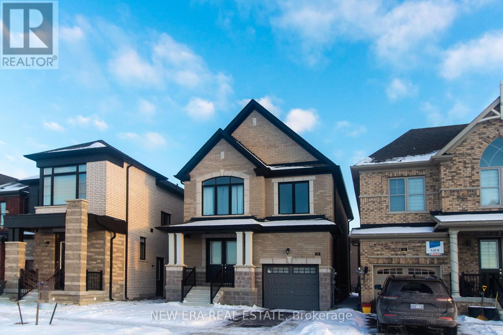 19 Lippa Drive, Caledon, Ontario  L7C 1Z9 - Photo 3 - W12153473