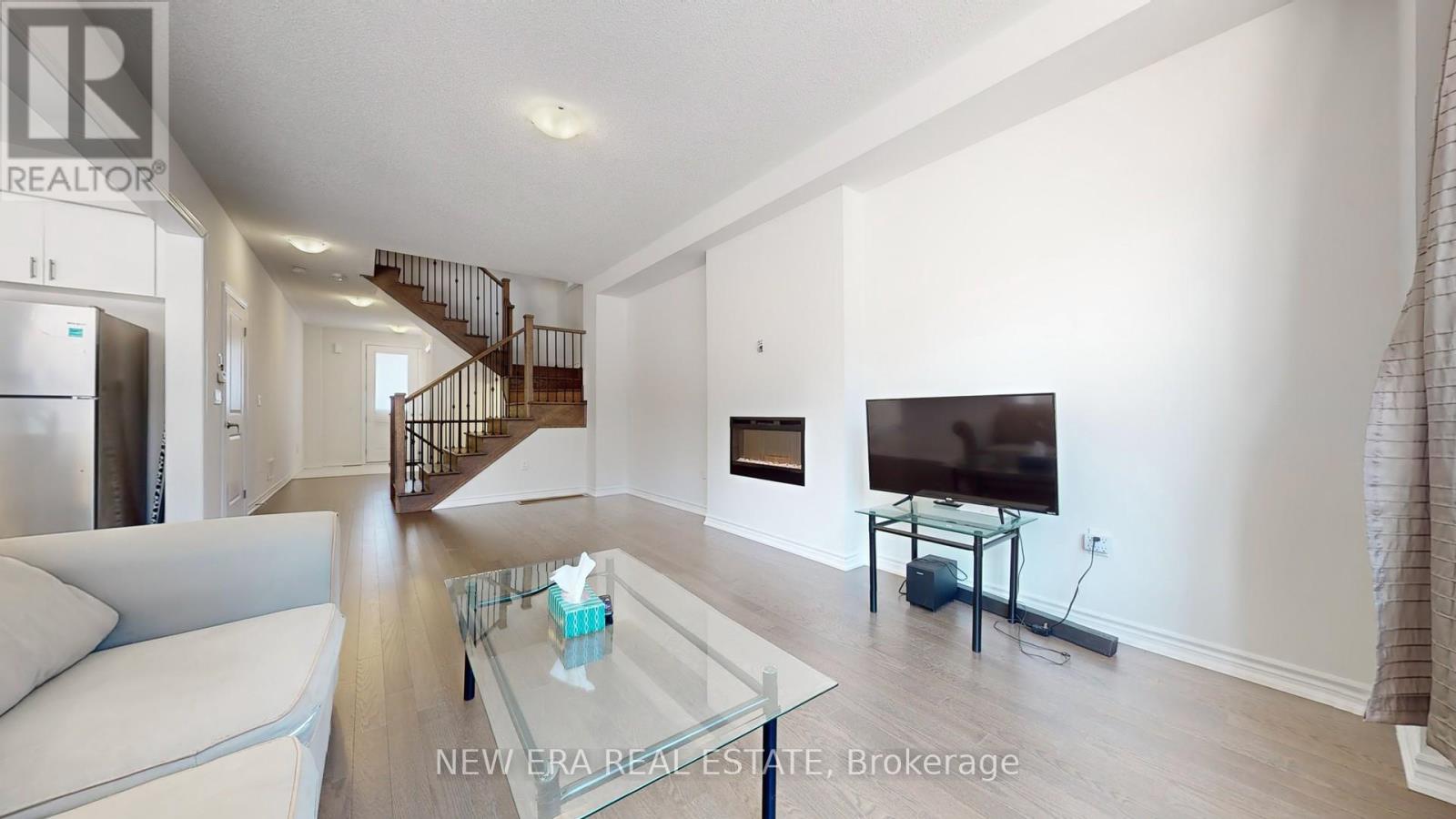 19 Lippa Drive, Caledon, Ontario  L7C 1Z9 - Photo 8 - W12153473