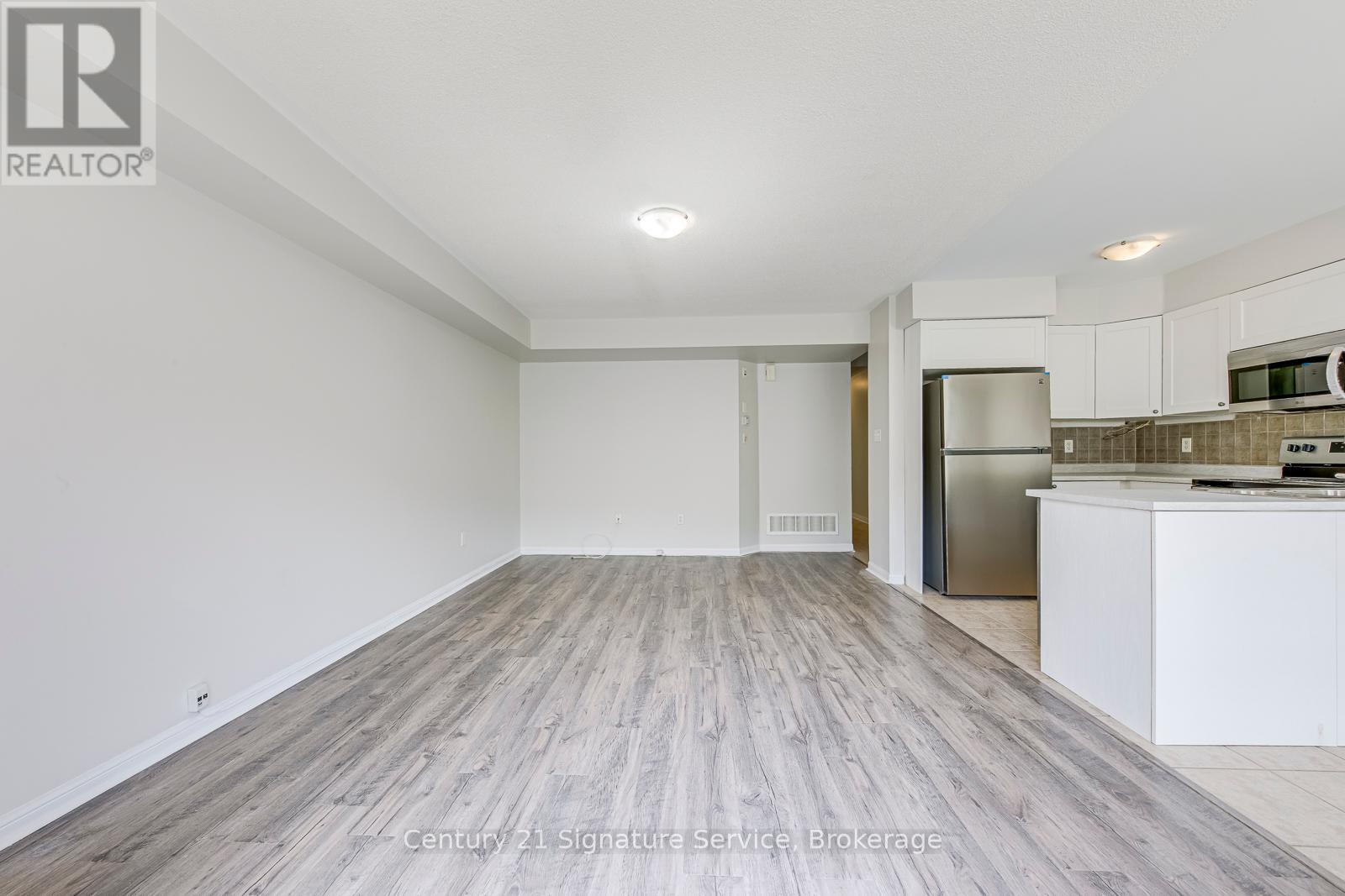 2 - 740 Neighbourhood Circle, Mississauga, Ontario  L5B 0B8 - Photo 11 - W12153477