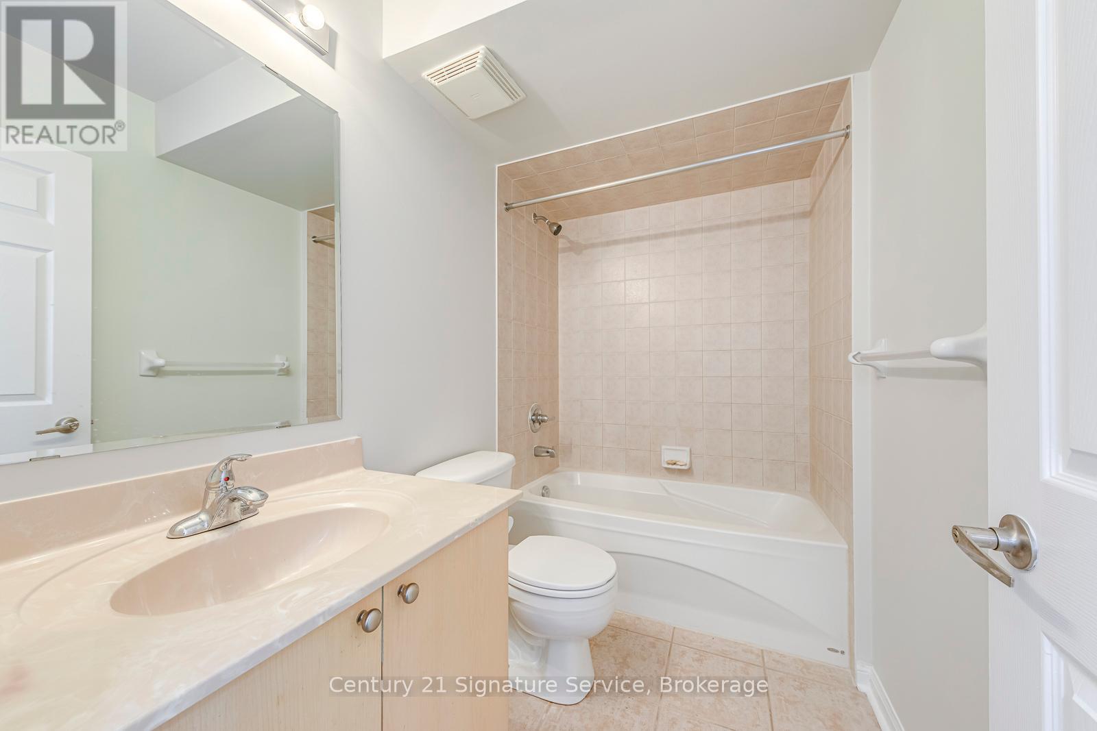 2 - 740 Neighbourhood Circle, Mississauga, Ontario  L5B 0B8 - Photo 31 - W12153477