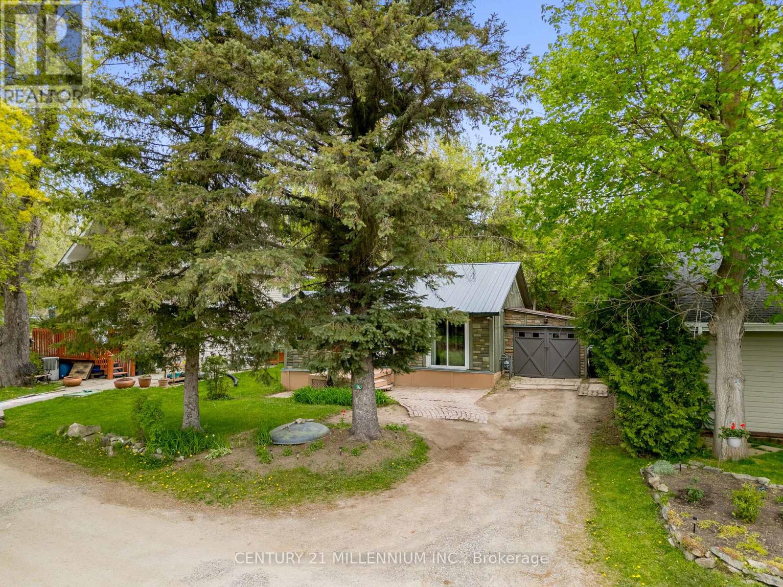 13 Old Pavilion Road, Caledon (Cheltenham), Ontario  L7C 3J8 - Photo 8 - W12153488