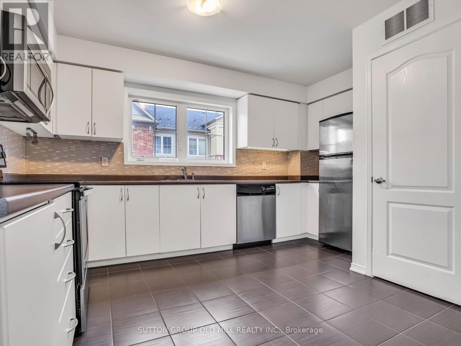 7 - 43 Hays Boulevard, Oakville, Ontario  L6H 0J1 - Photo 9 - W12153536