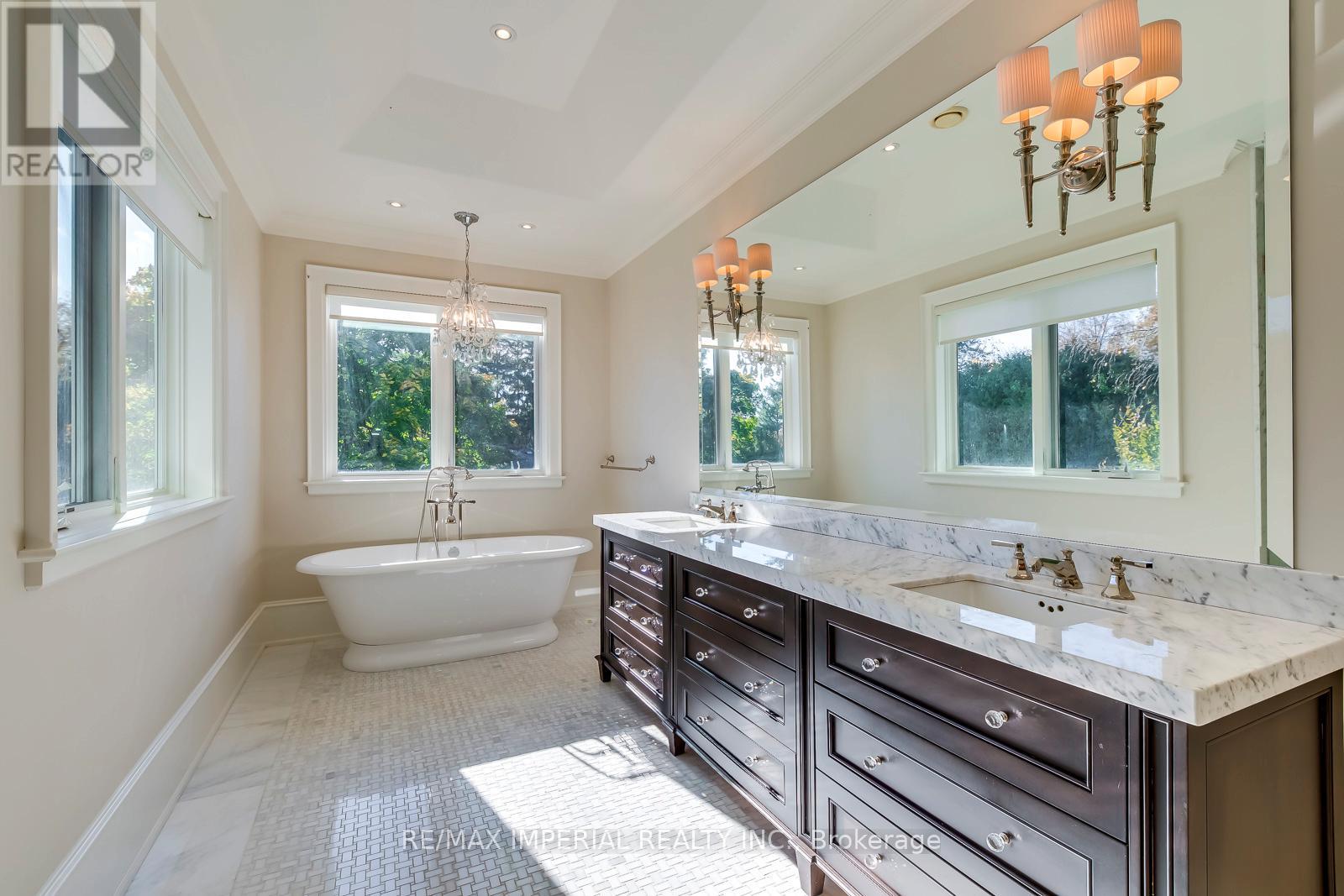 1052 Melvin Avenue, Oakville, Ontario  L6J 2V9 - Photo 29 - W12153574
