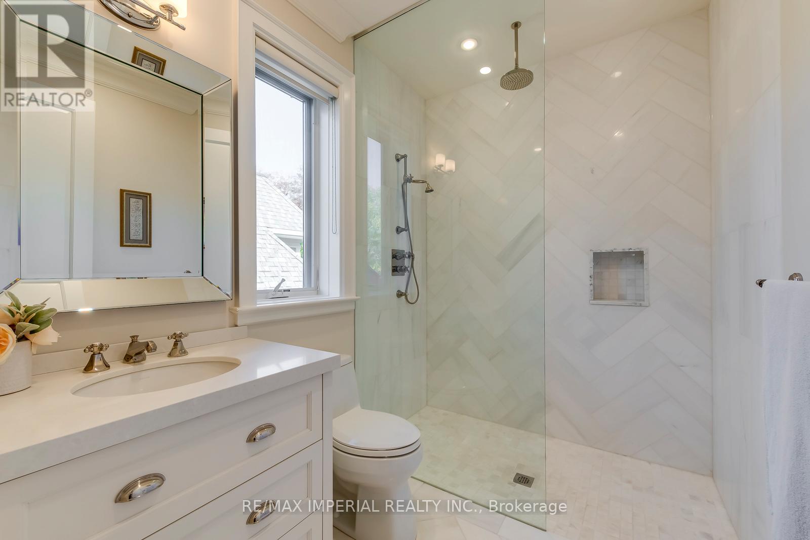 1052 Melvin Avenue, Oakville, Ontario  L6J 2V9 - Photo 38 - W12153574