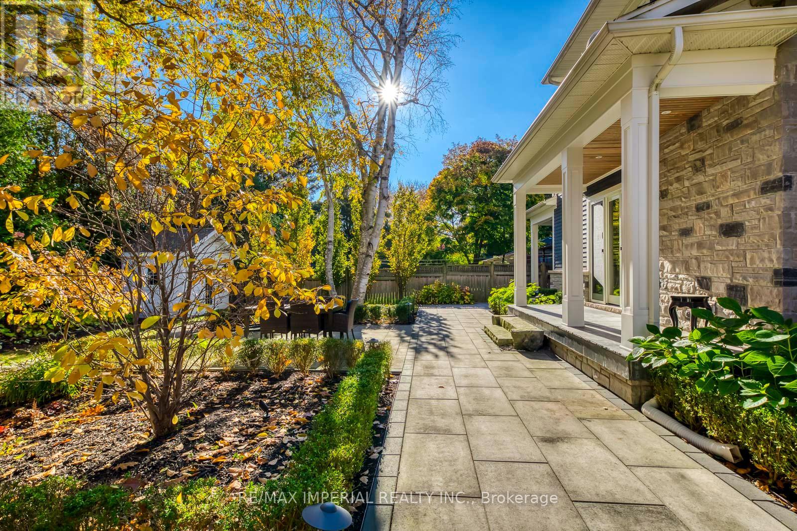 1052 Melvin Avenue, Oakville, Ontario  L6J 2V9 - Photo 45 - W12153574