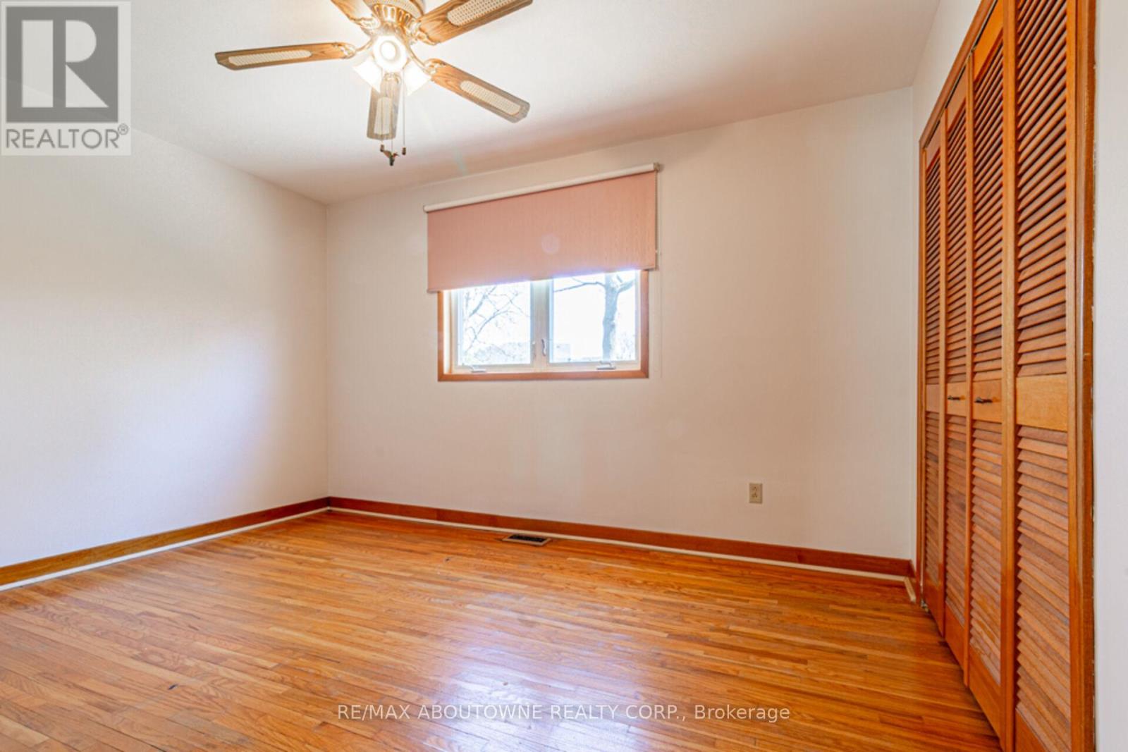 2054 Bridge Road, Oakville, Ontario  L6L 2E7 - Photo 11 - W12153579