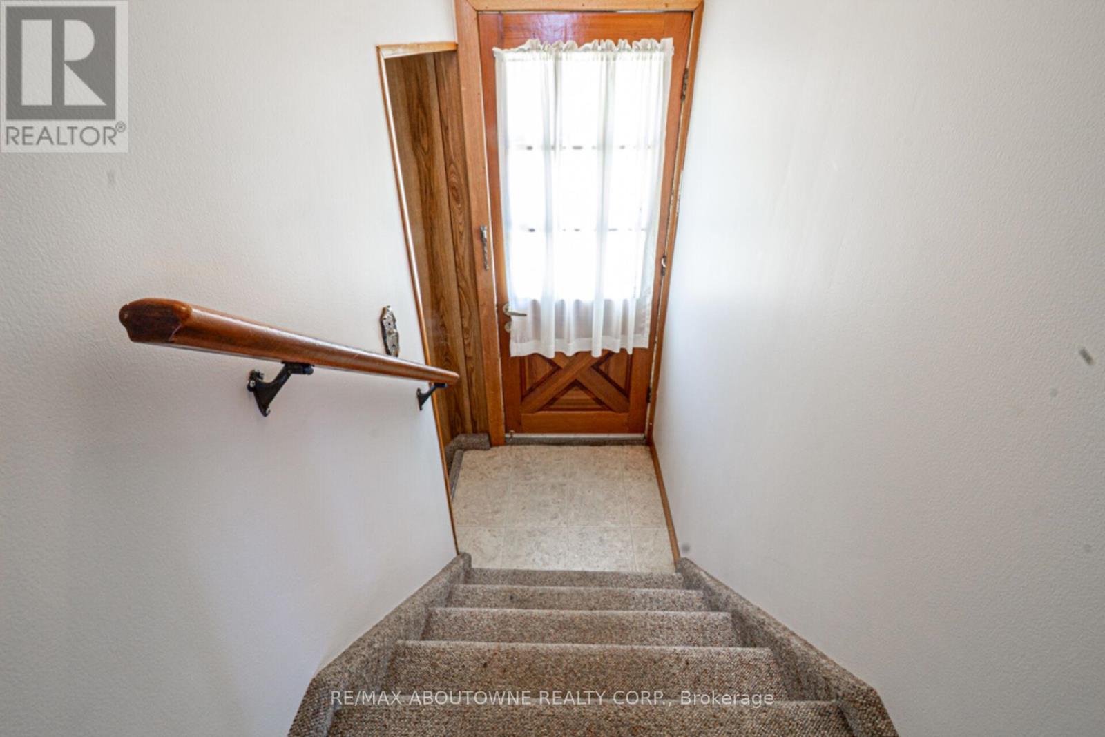 2054 Bridge Road, Oakville, Ontario  L6L 2E7 - Photo 14 - W12153579