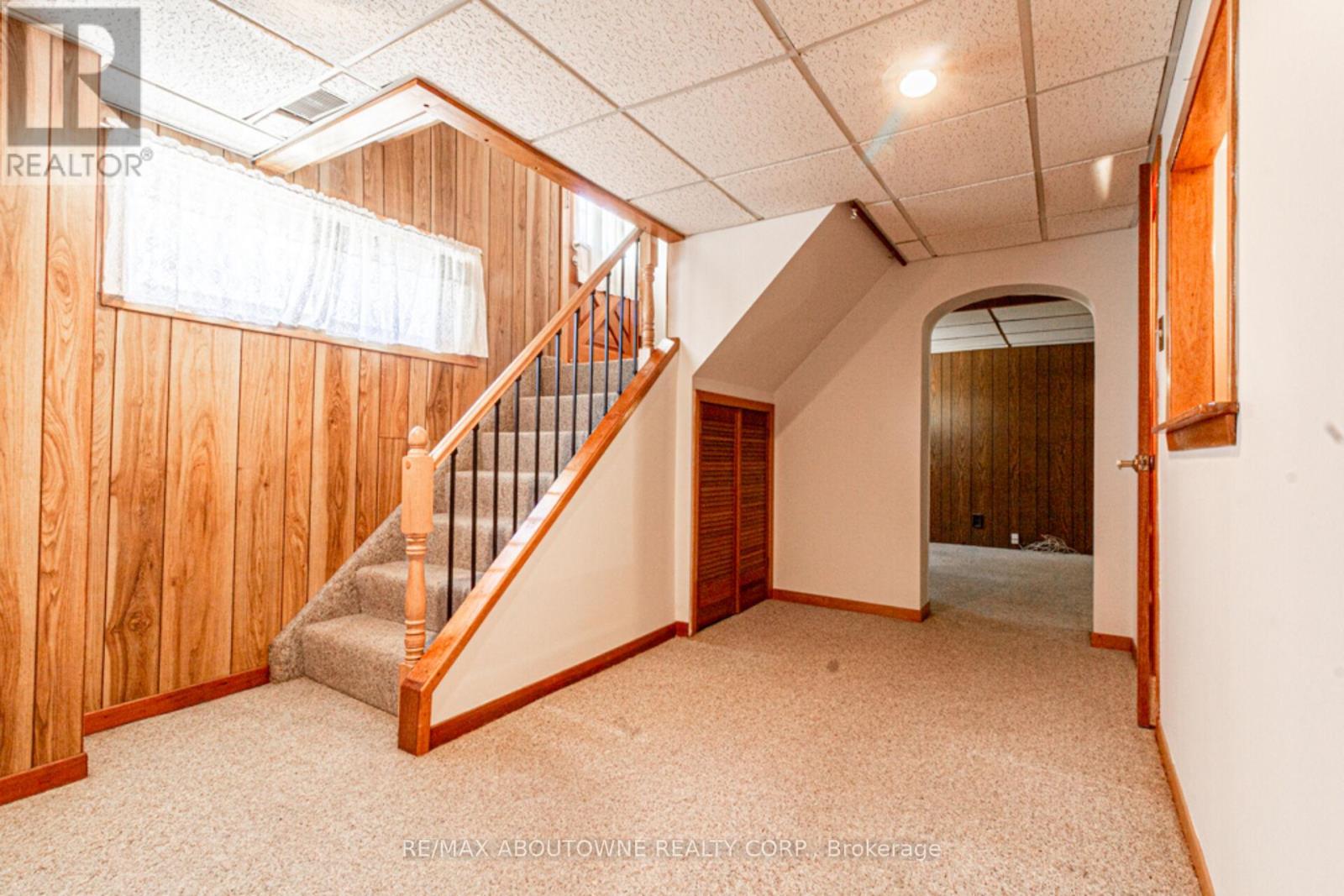 2054 Bridge Road, Oakville, Ontario  L6L 2E7 - Photo 17 - W12153579