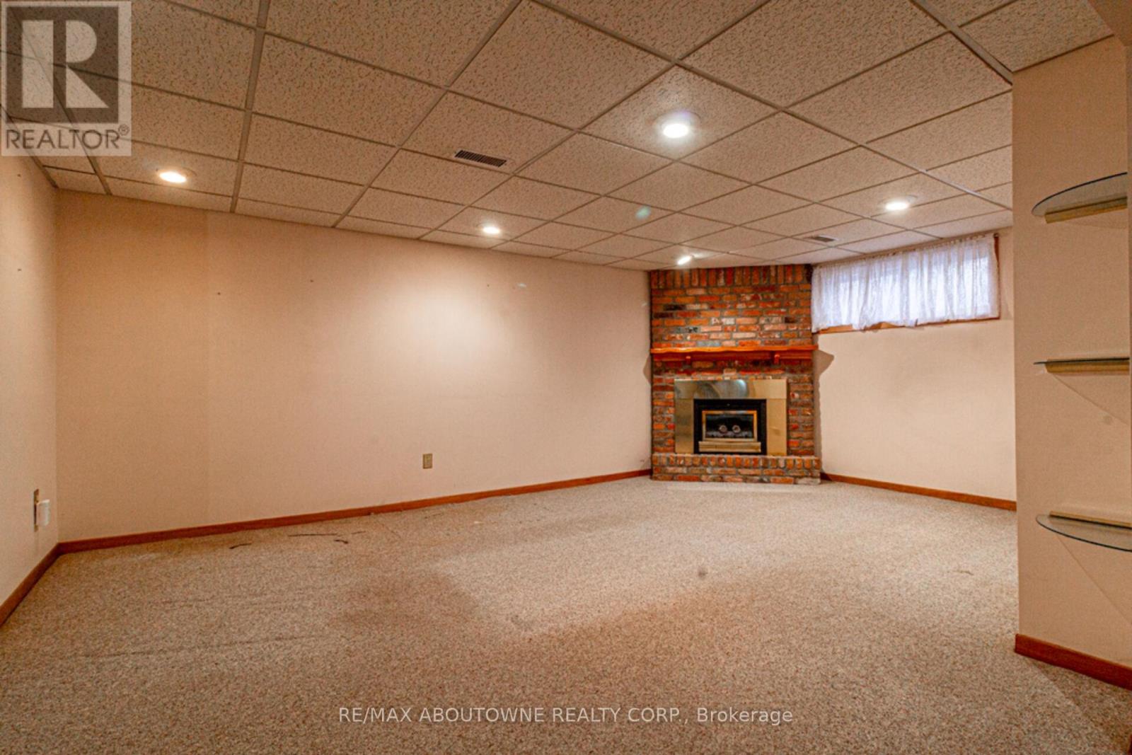 2054 Bridge Road, Oakville, Ontario  L6L 2E7 - Photo 18 - W12153579