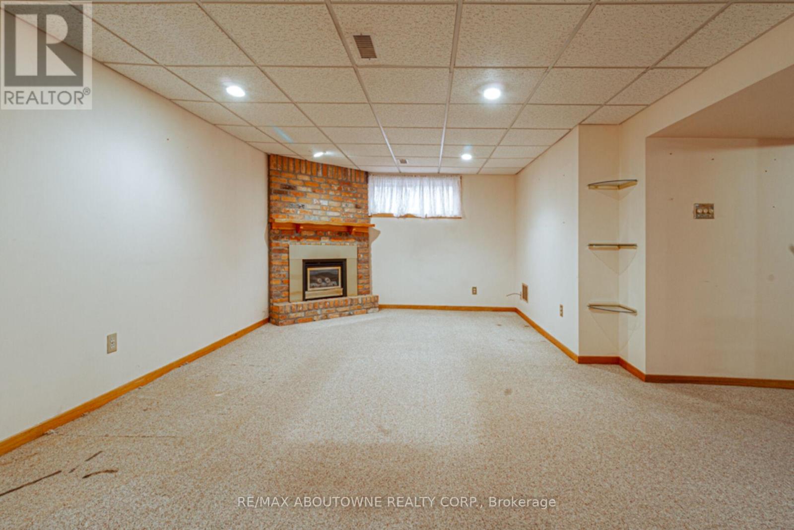 2054 Bridge Road, Oakville, Ontario  L6L 2E7 - Photo 19 - W12153579