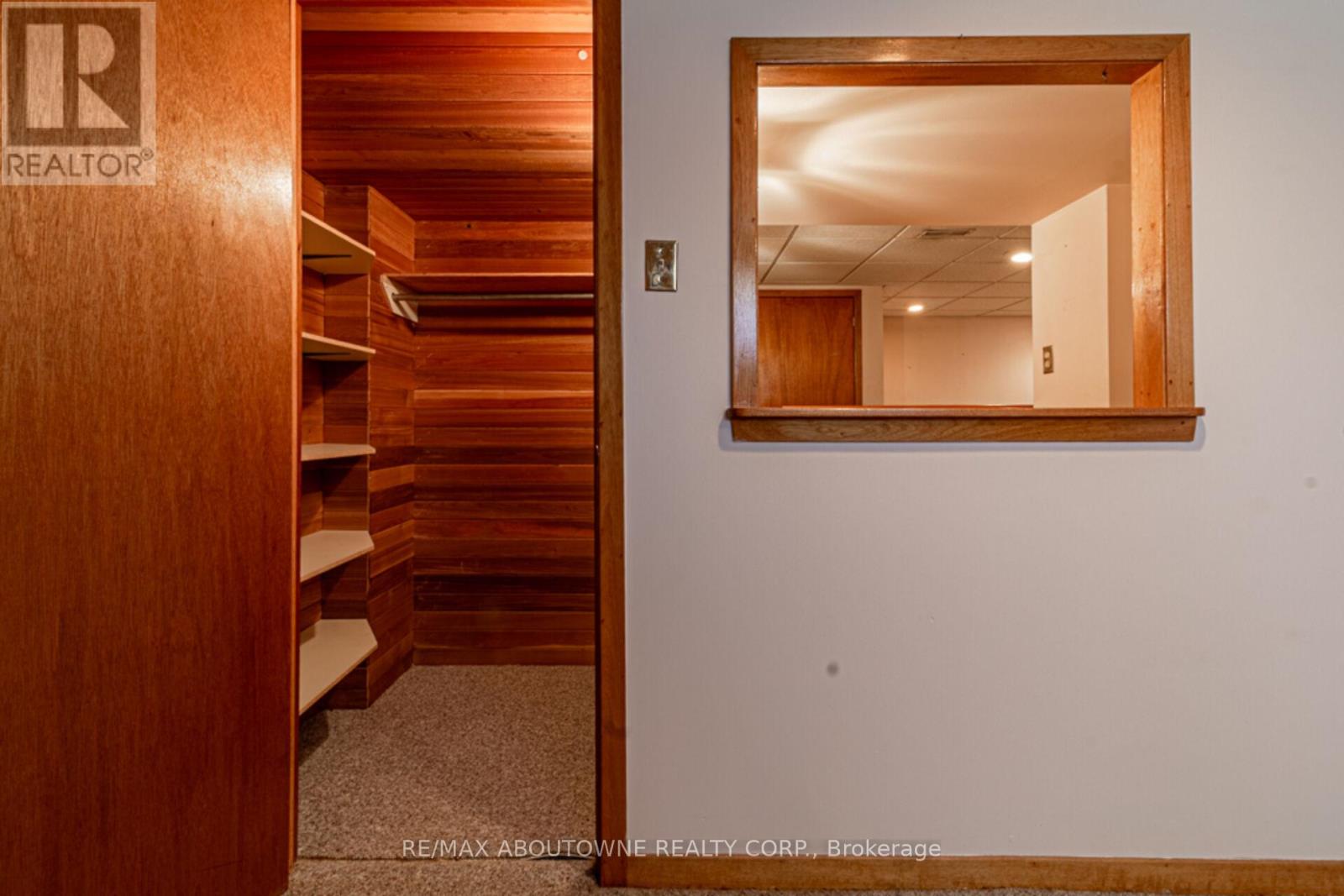 2054 Bridge Road, Oakville, Ontario  L6L 2E7 - Photo 21 - W12153579