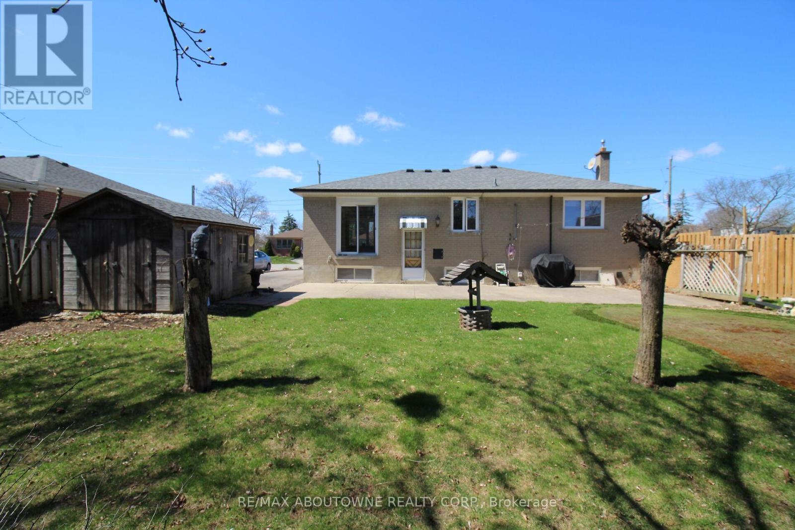 2054 Bridge Road, Oakville, Ontario  L6L 2E7 - Photo 25 - W12153579