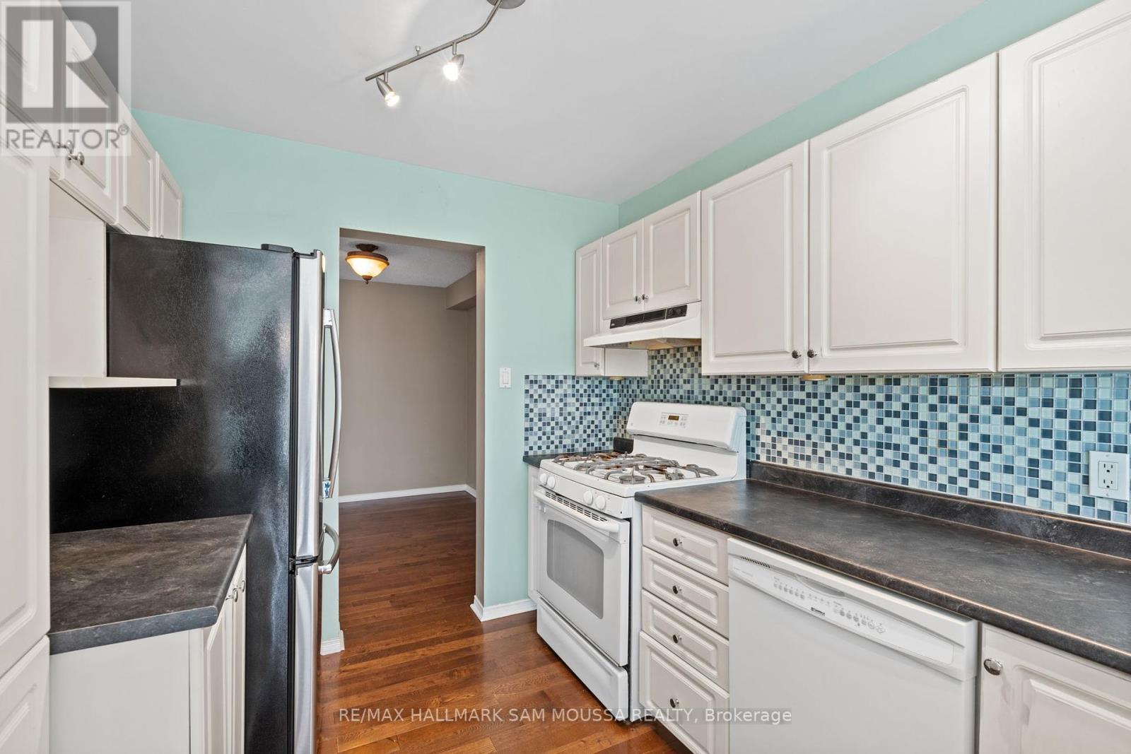 11 Highmont Court, Ottawa, Ontario  K2T 1B3 - Photo 12 - X12153821